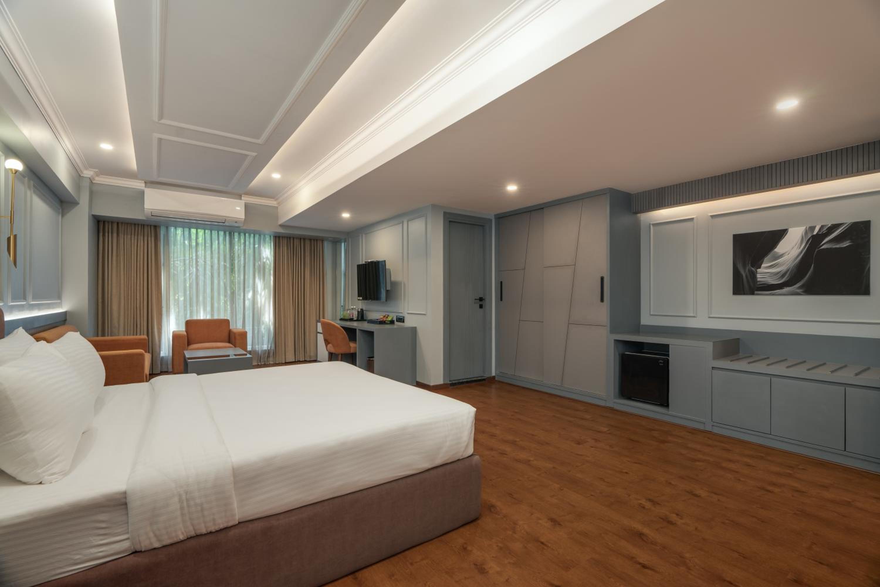 Superior King Room photo 2