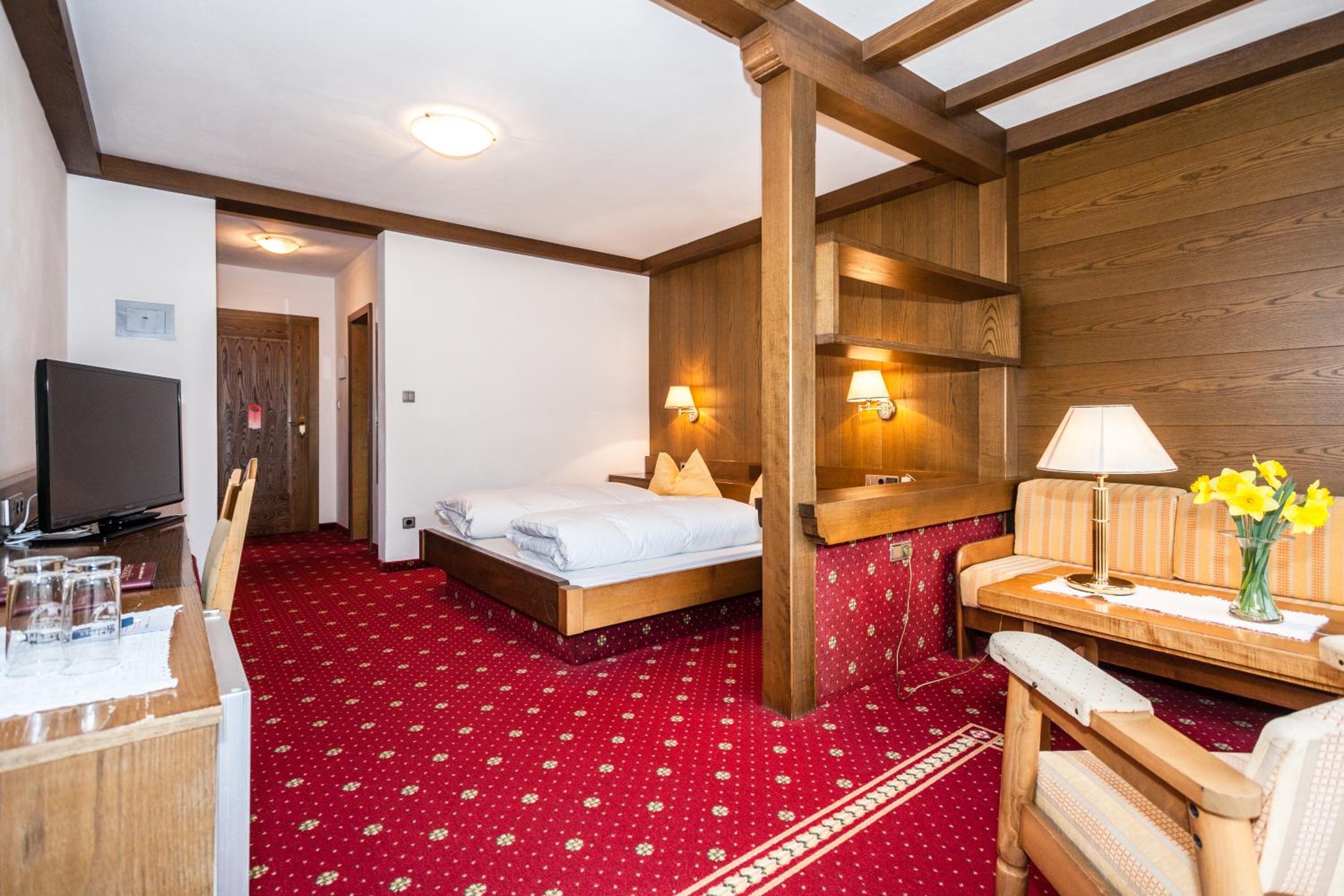 Double Room with Lake View - Photo 3