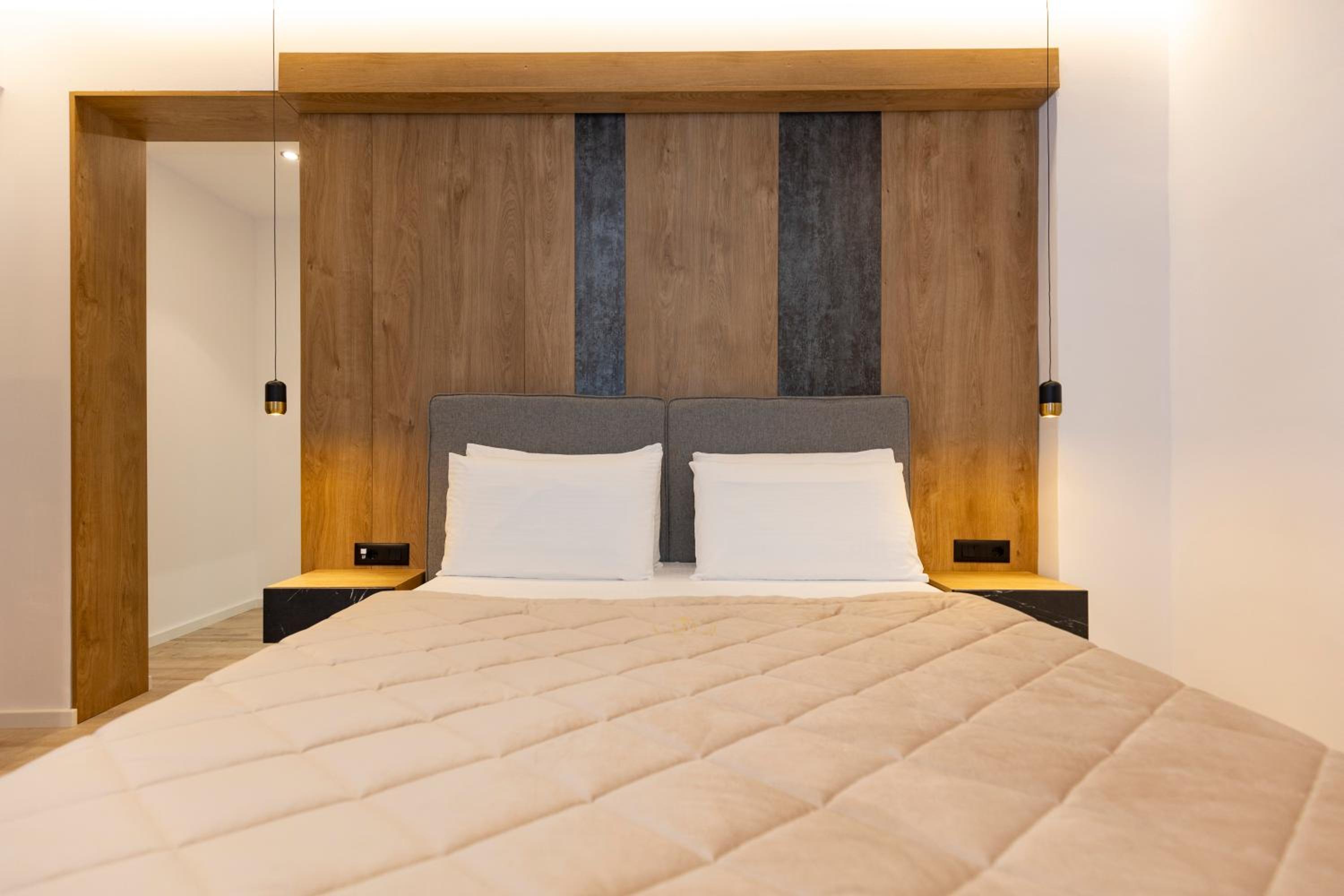 Deluxe Double Room with Balcony photo 1