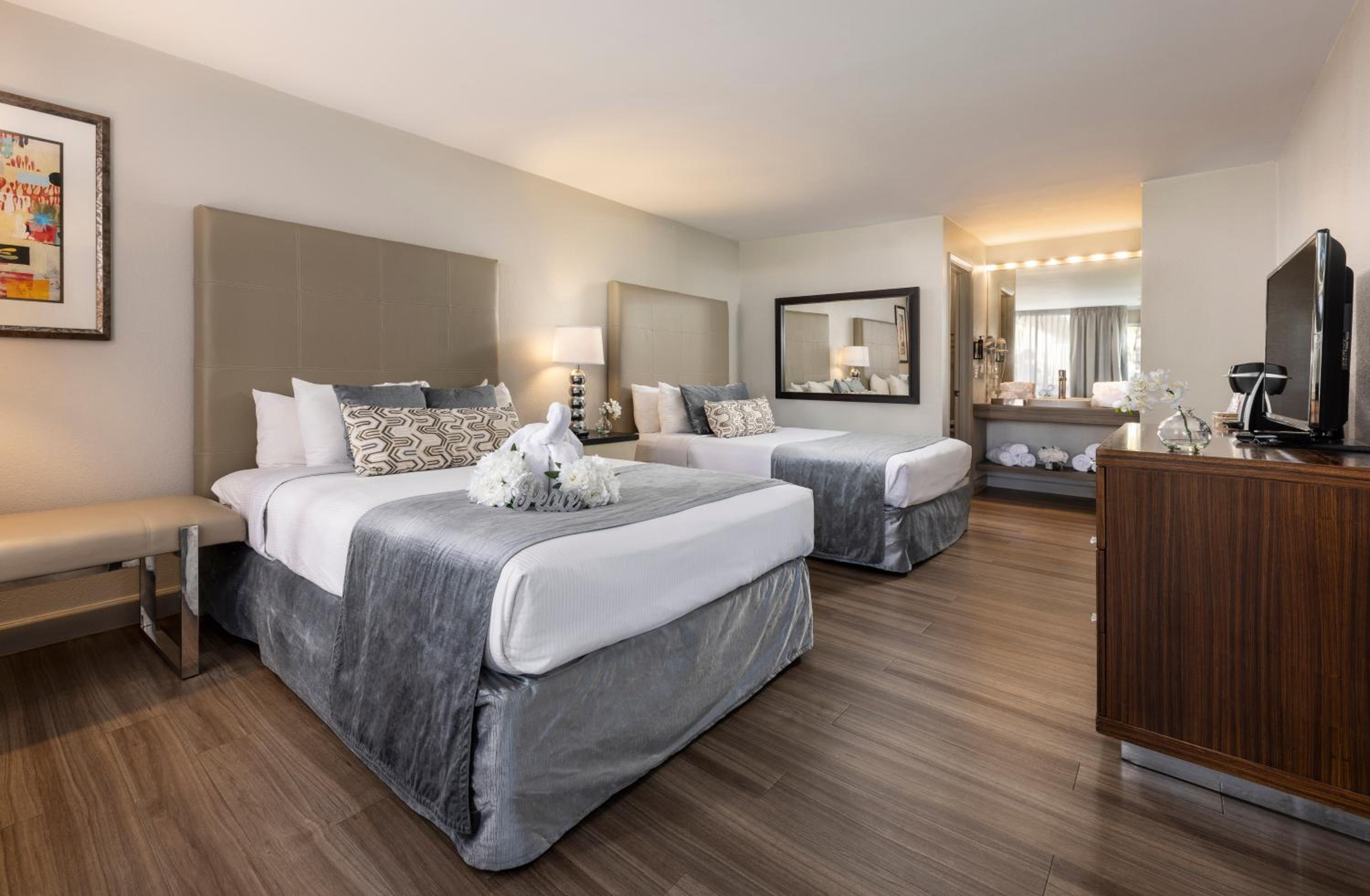 Elite Queen Room with Two Queen Beds - Mobility and Hearing Accessible/Non-Smoking photo 3