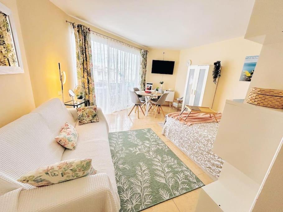 Apartamento Estudio con Balcón