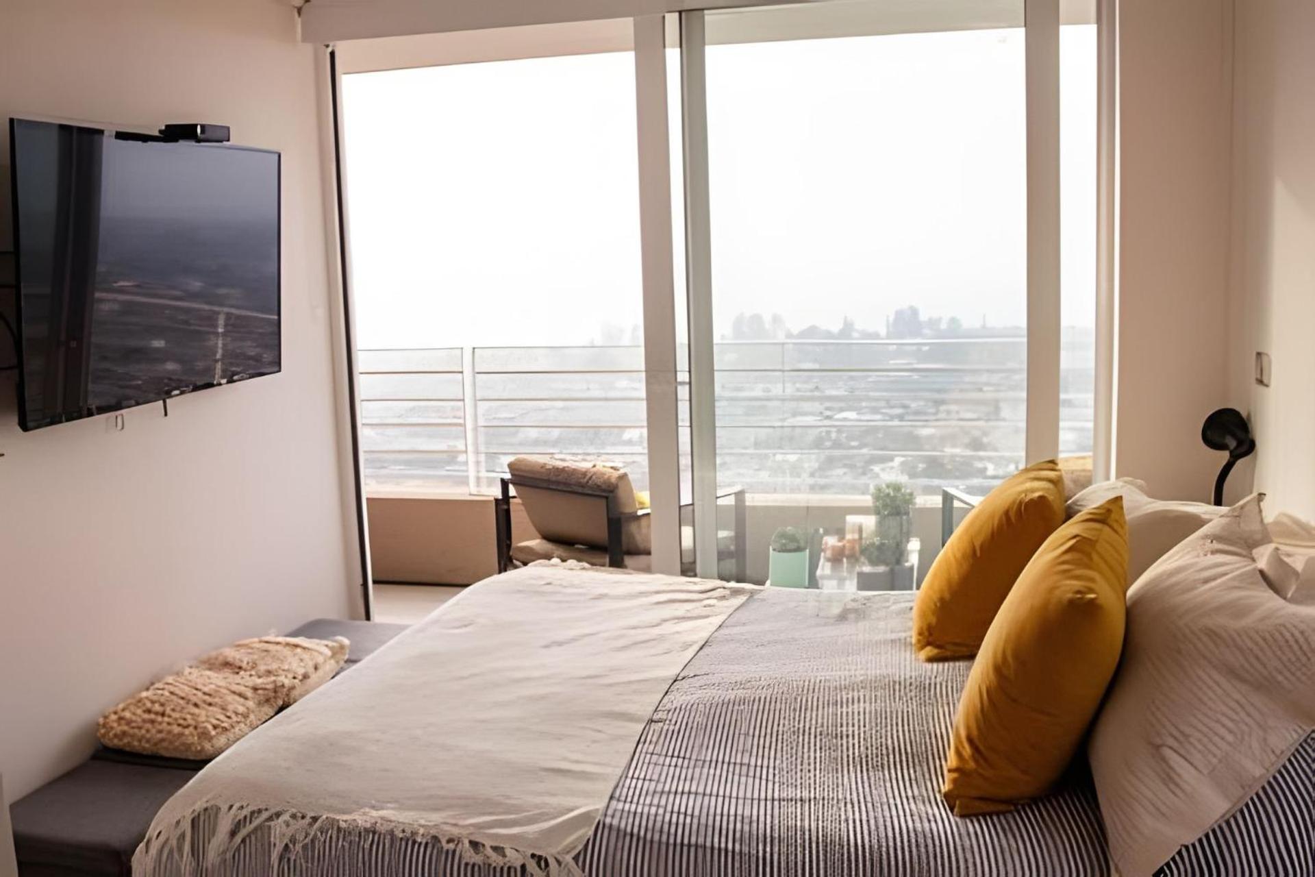 One-Bedroom Apartment photo 1