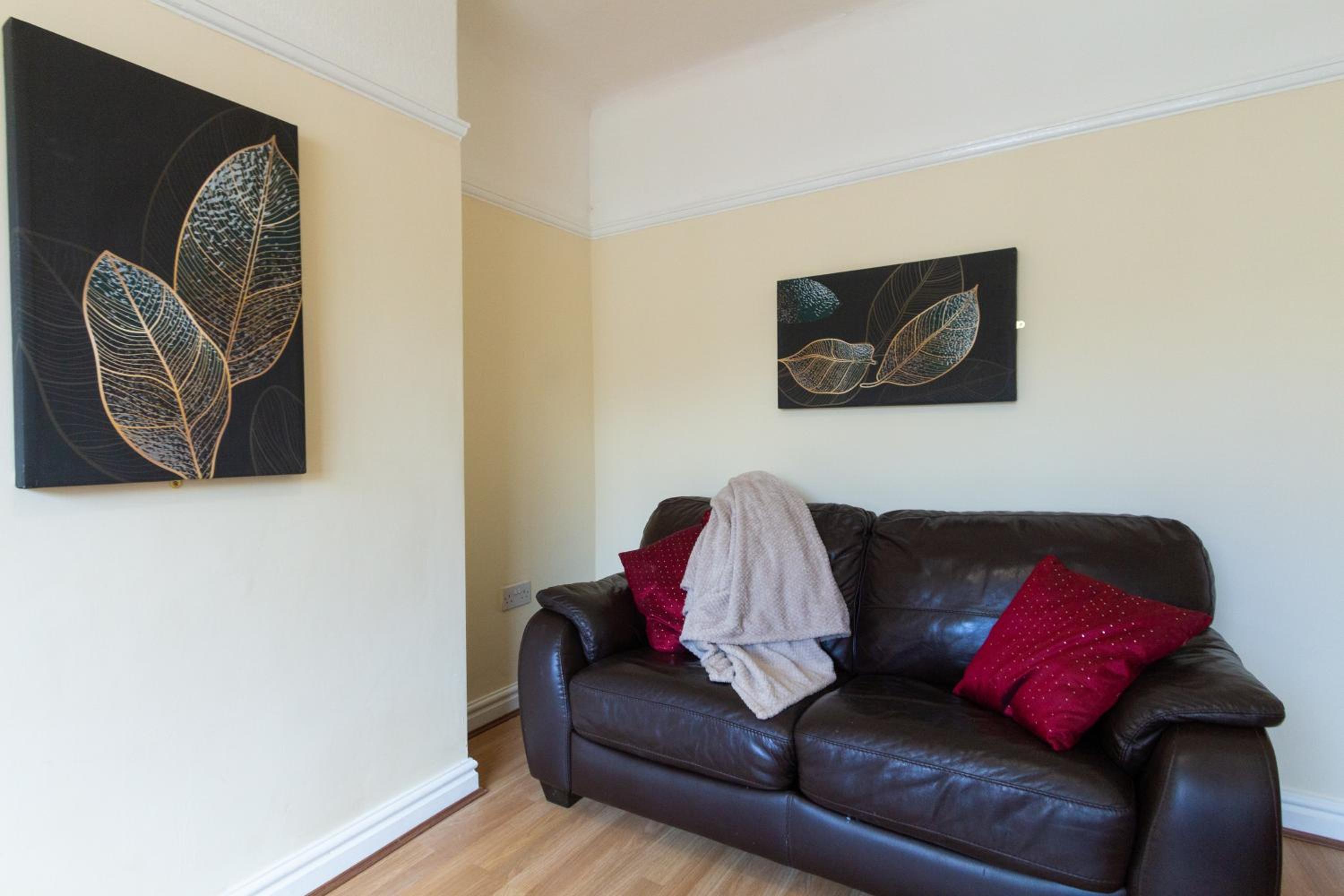 Two-Bedroom House photo 3