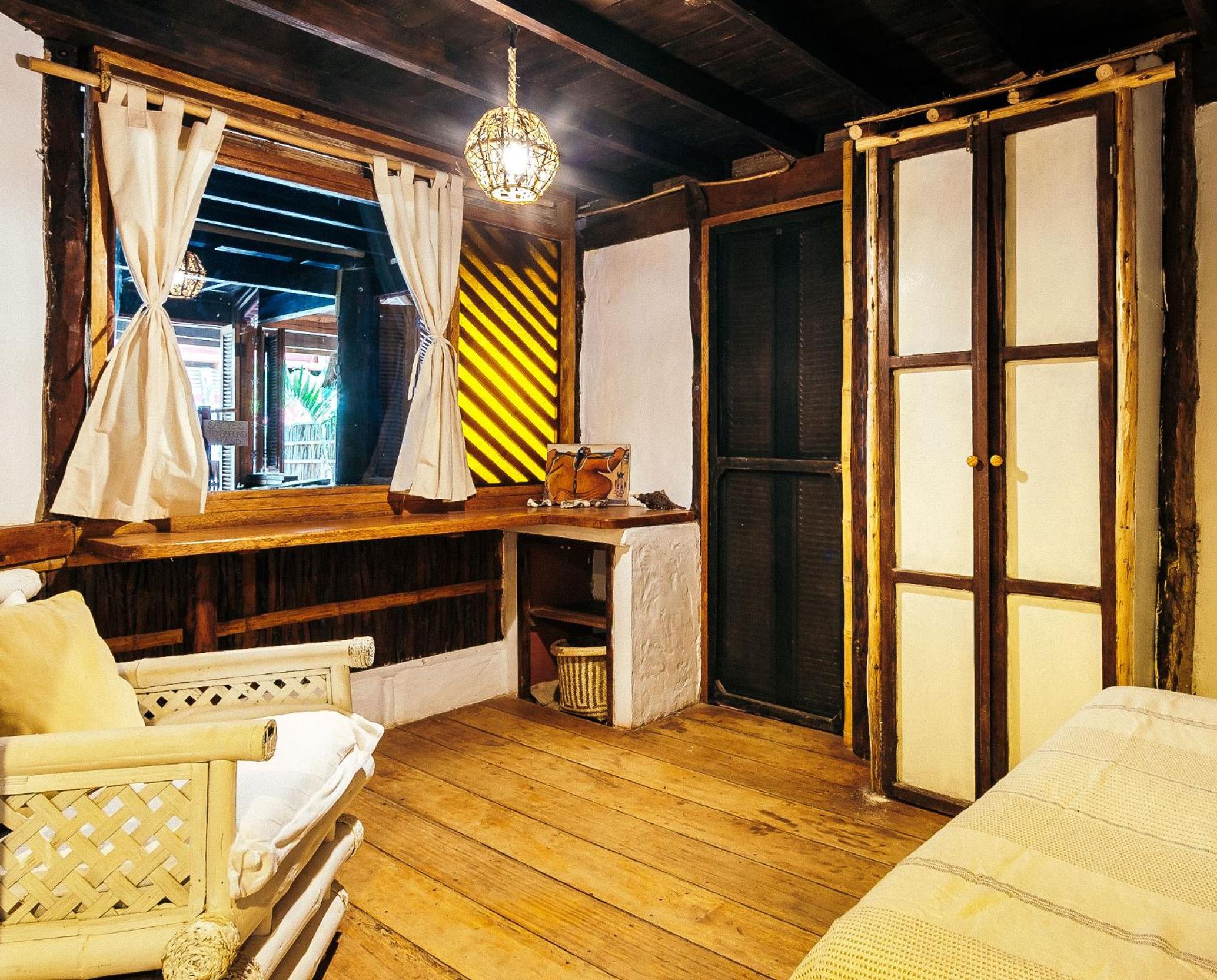 Economy Triple Room with Shared Bathroom photo 2