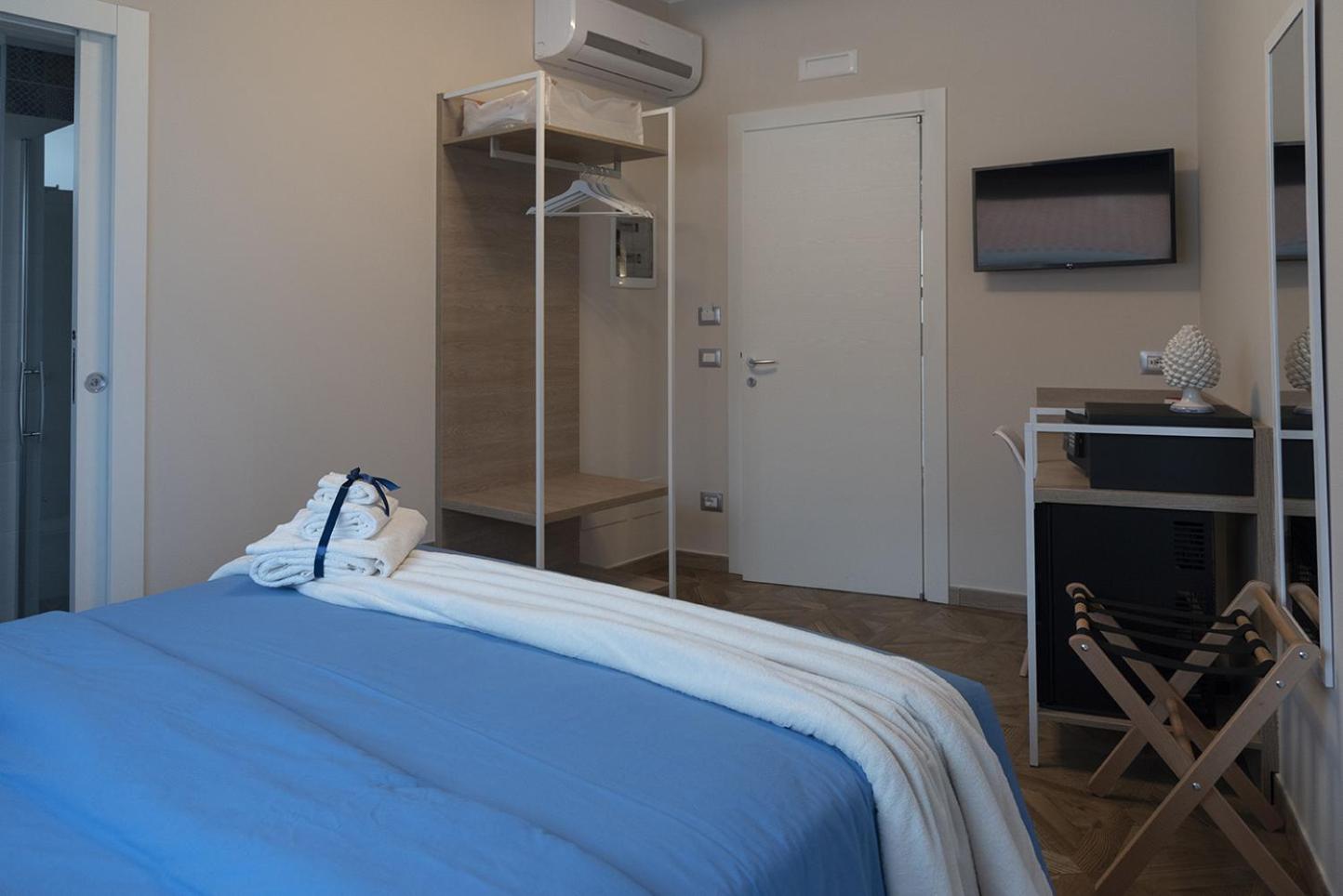 Double Room with Private Bathroom photo 2