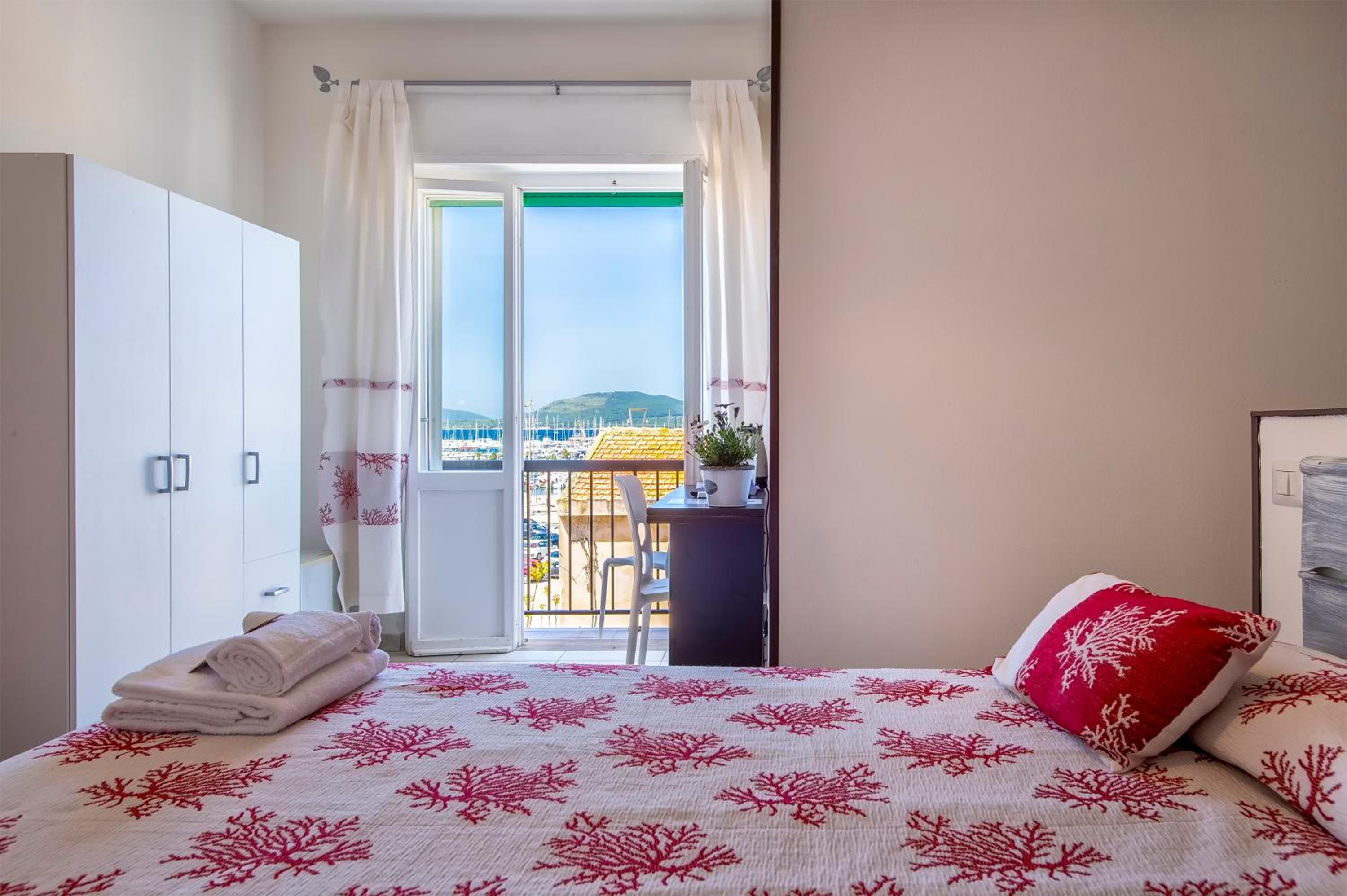 Deluxe Double Room with Balcony and Sea View