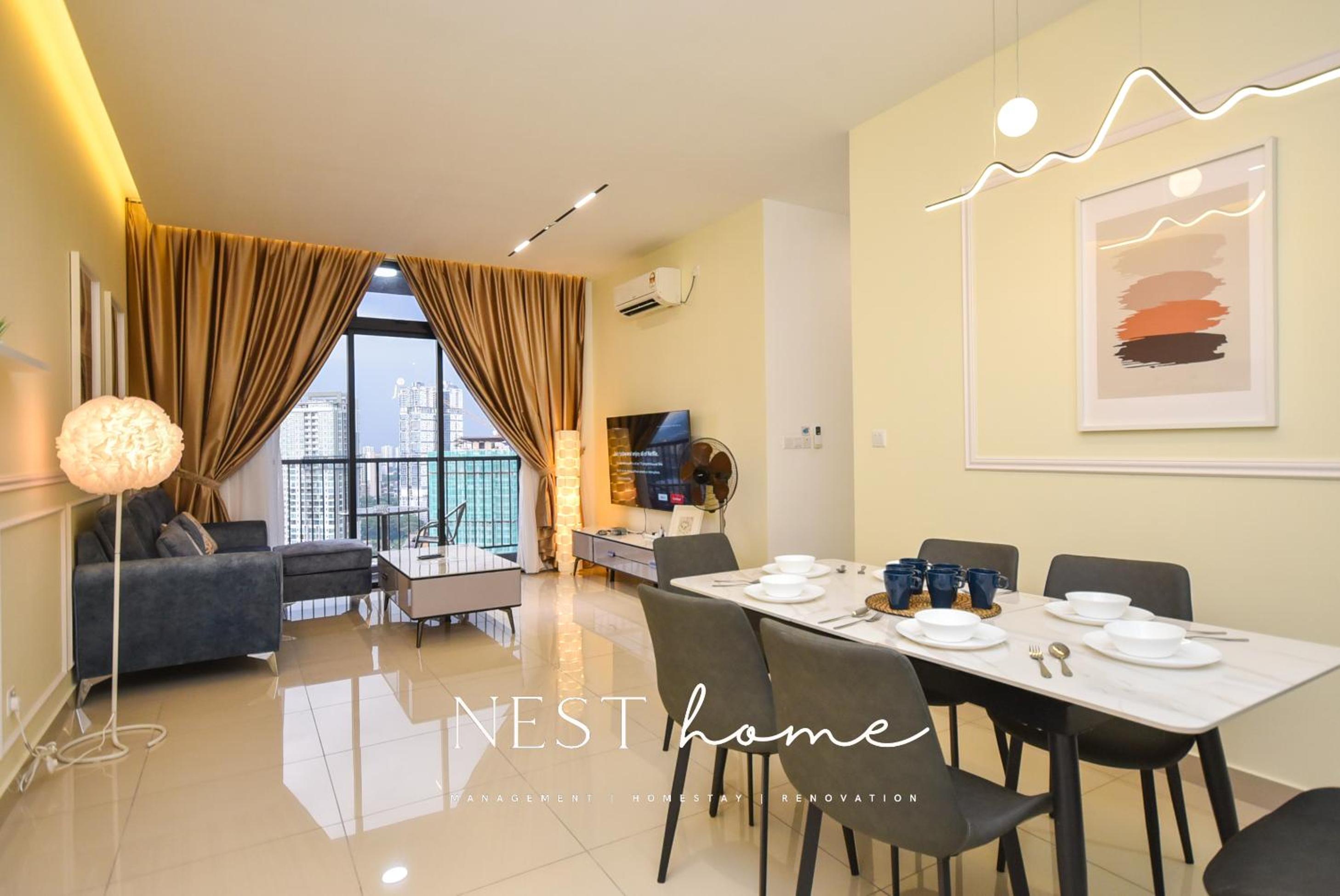 Three-Bedroom Apartment with Balcony photo 1