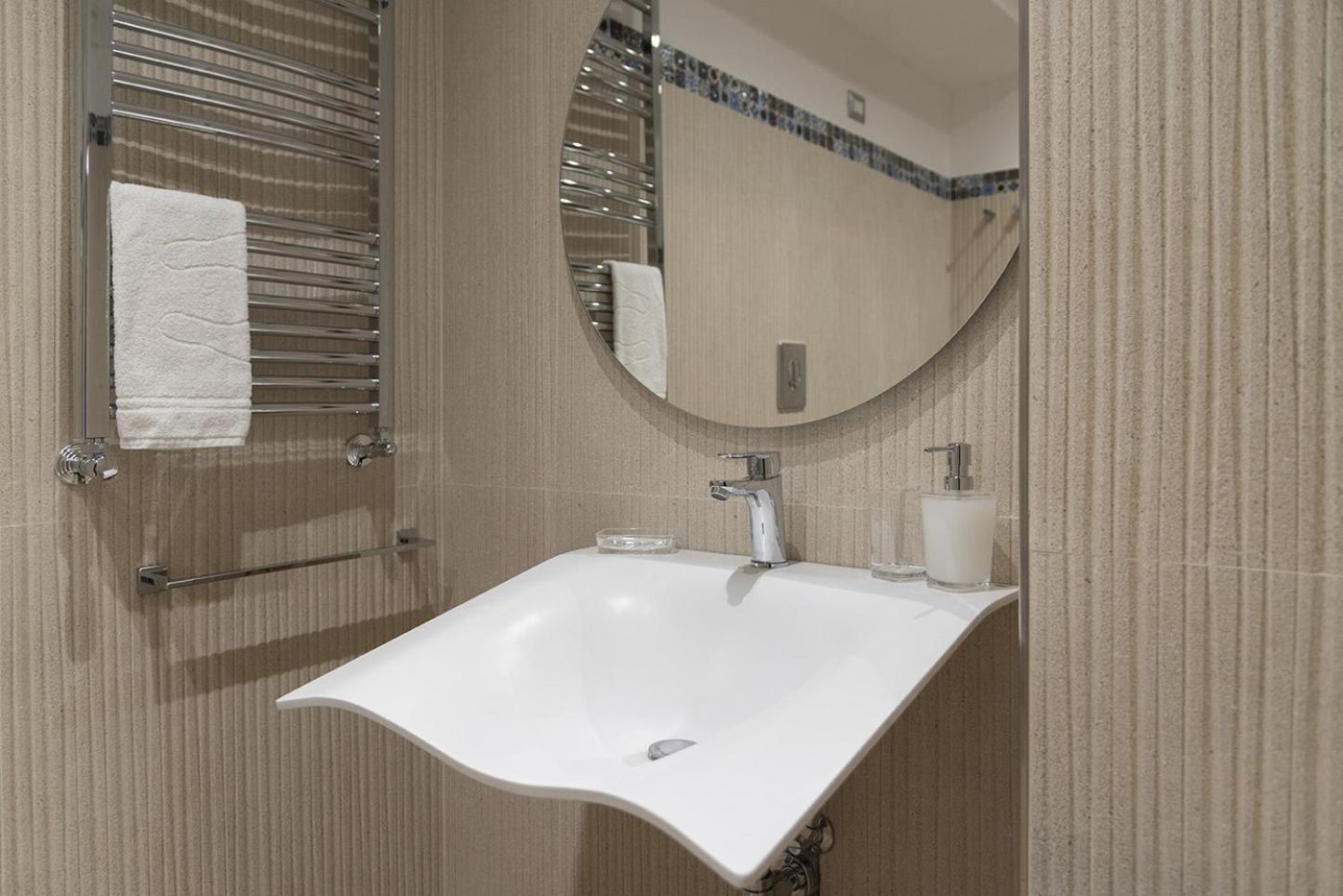 Double Room - Disability Access photo 3