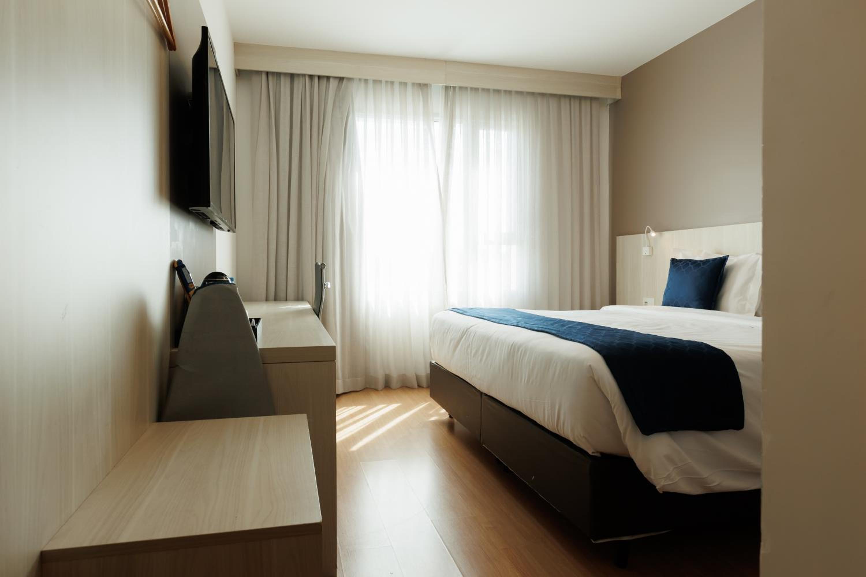 Deluxe Queen Room