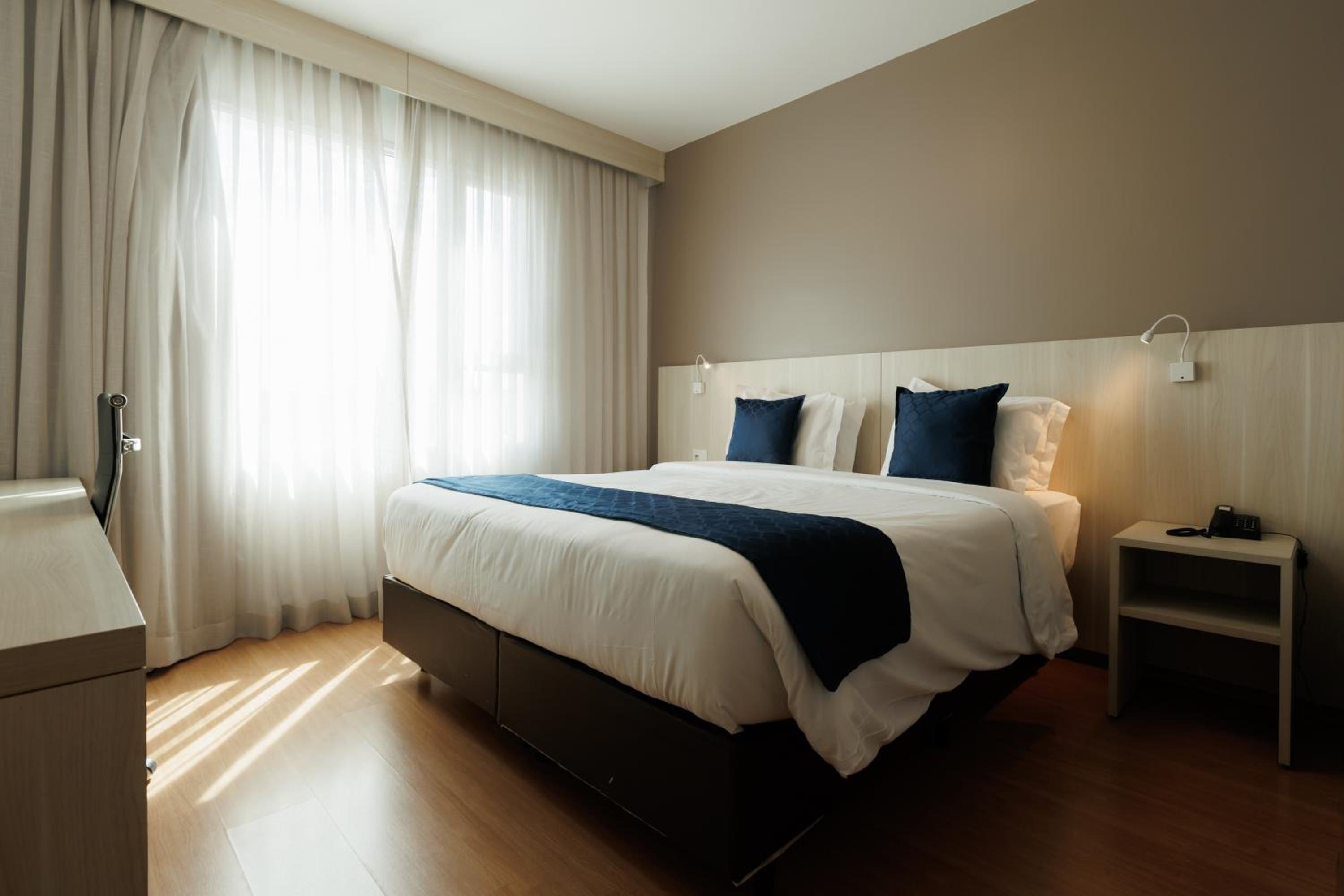 Deluxe Queen Room