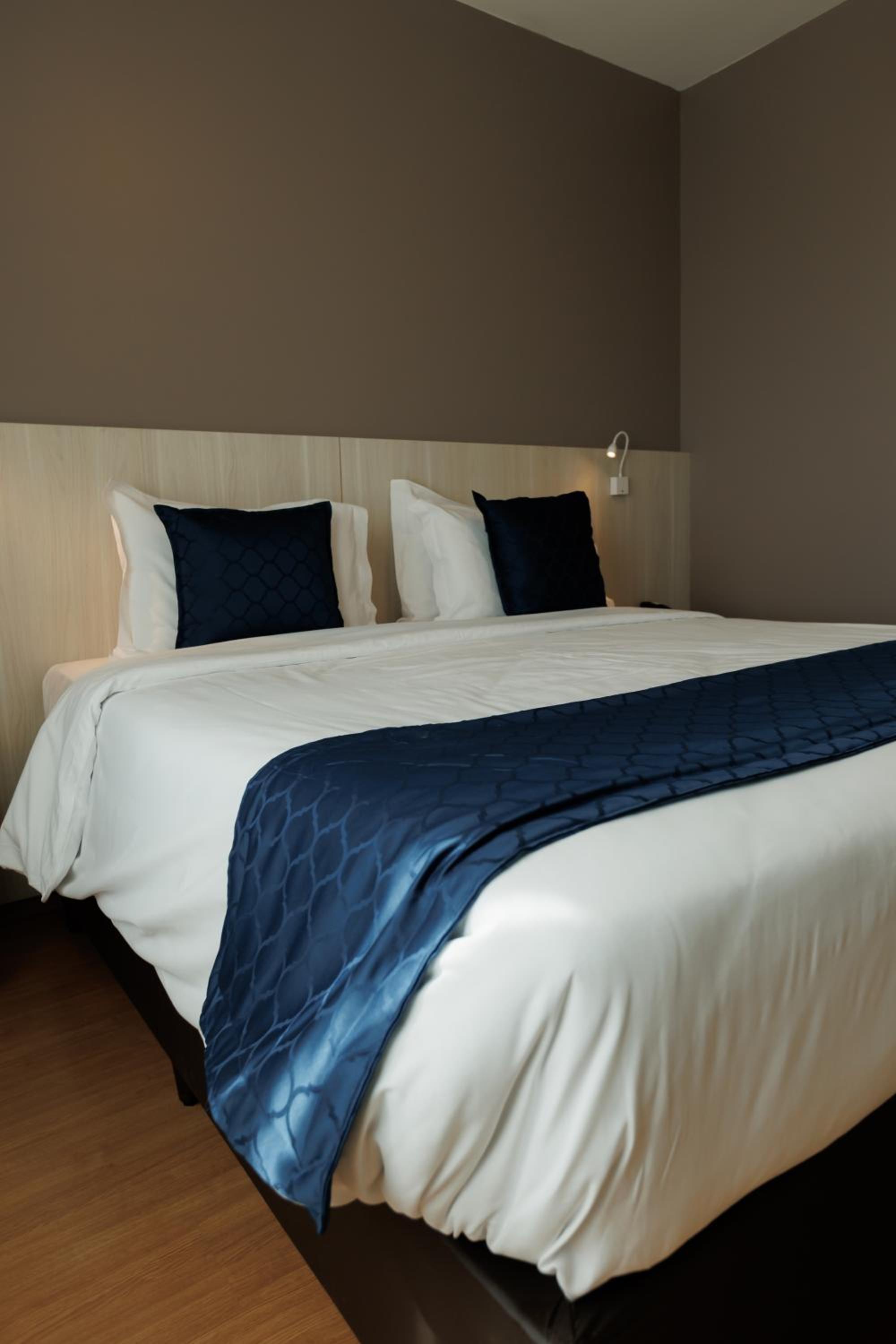 Deluxe Queen Room