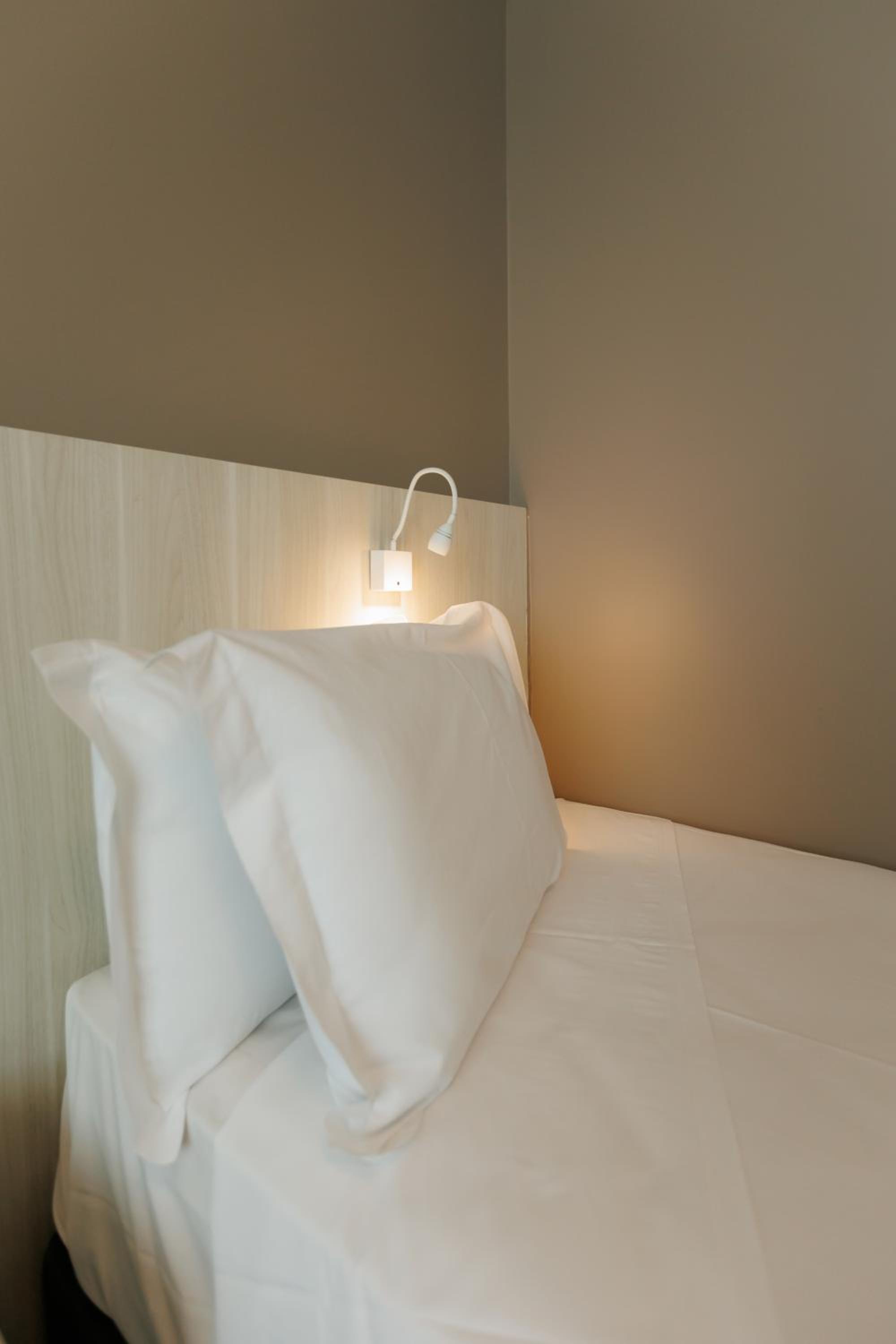 Available room thumbnail 5