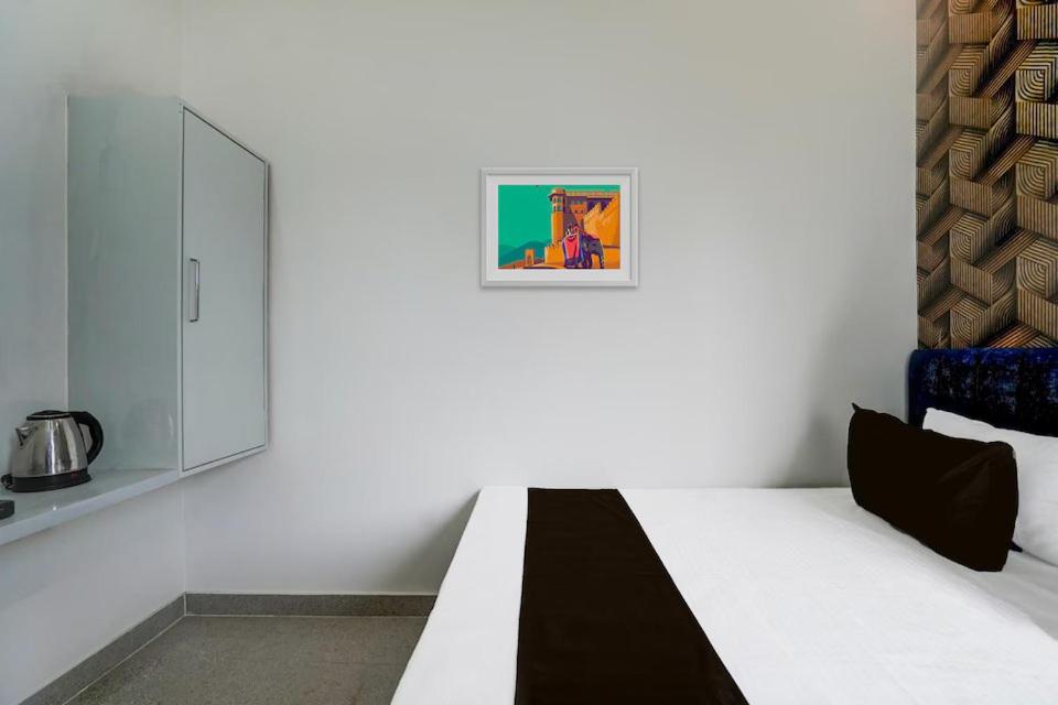 Deluxe Double Room - Photo 9