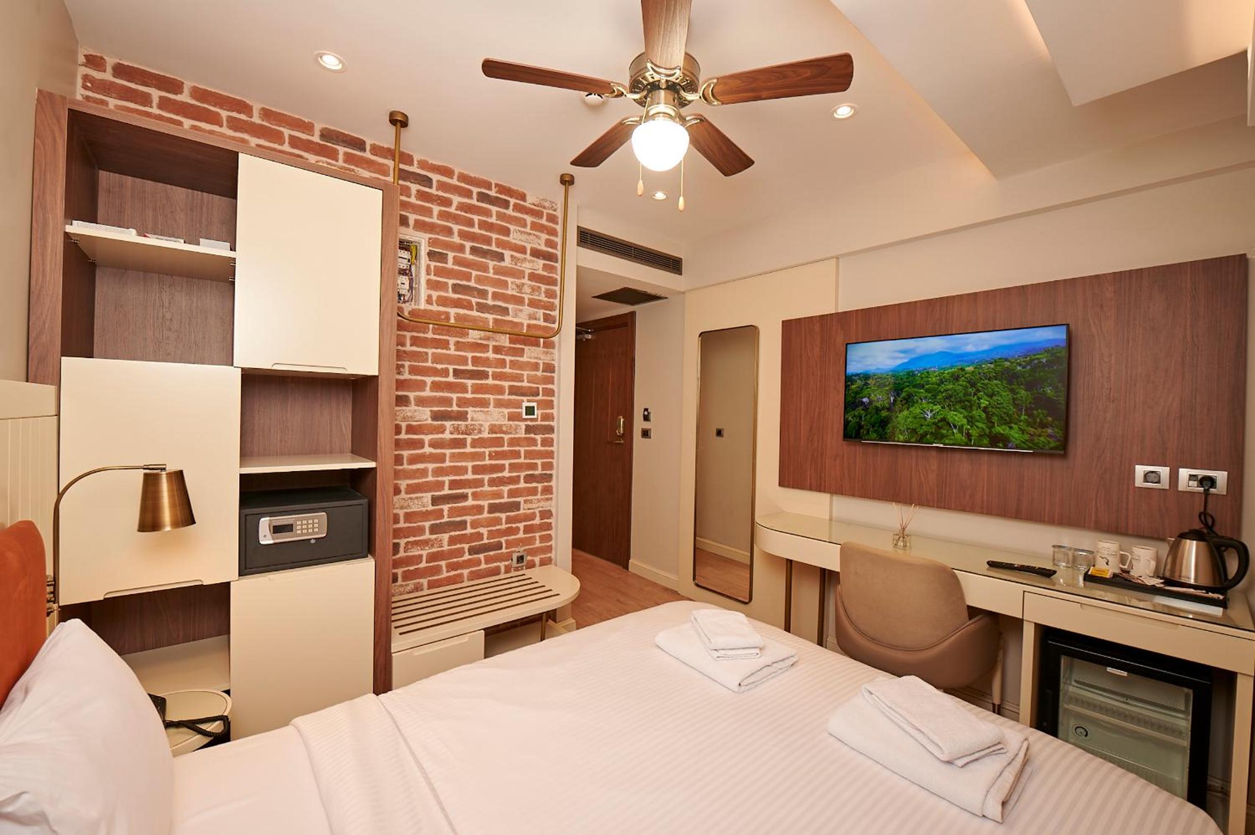 Standard Double Room - Basement photo 1