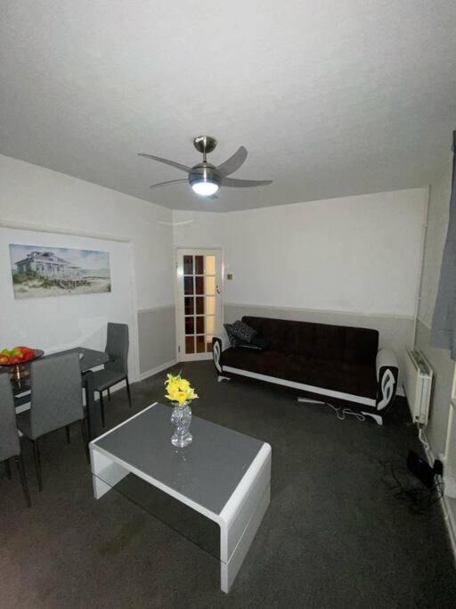 Three-Bedroom Apartment photo 3