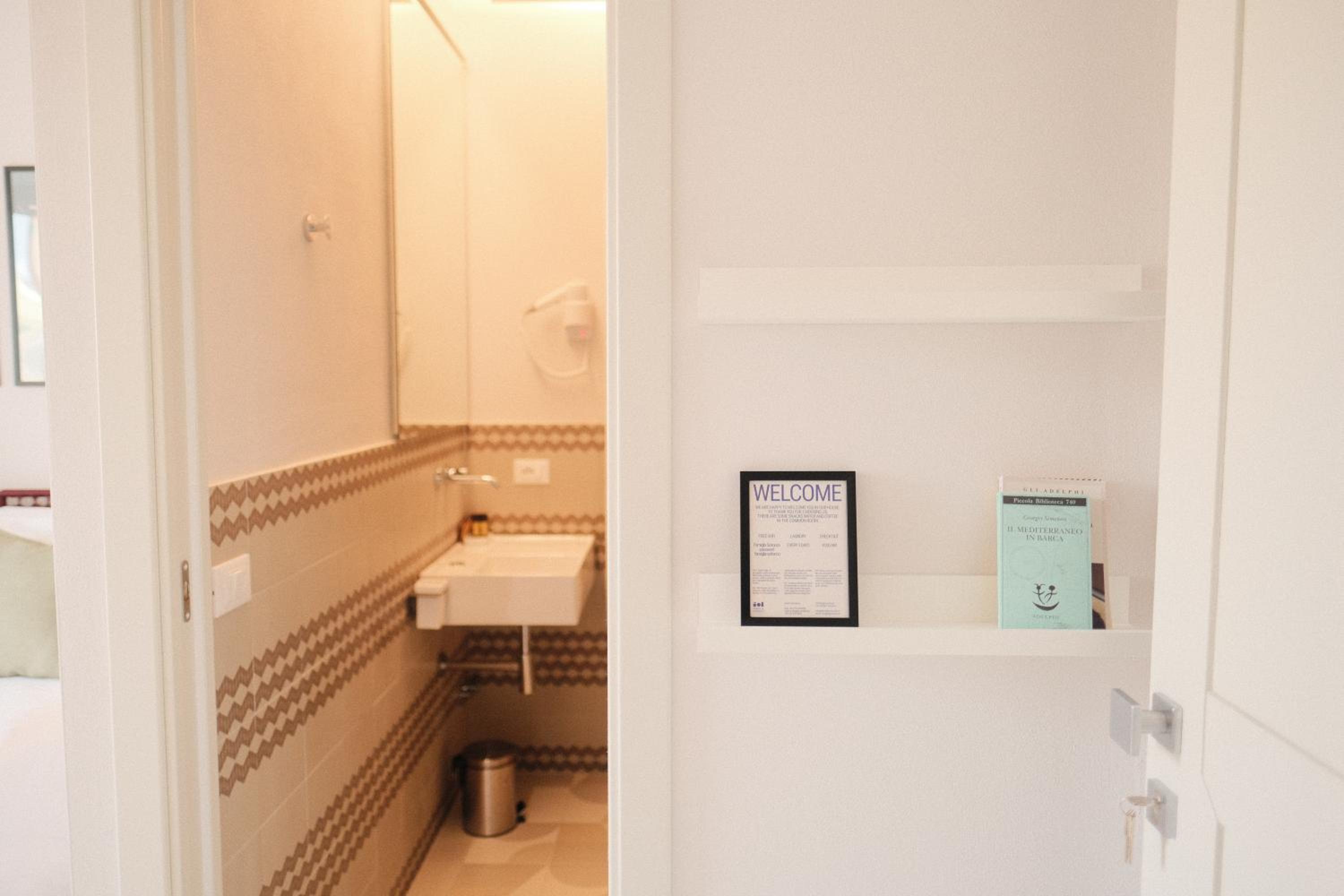 Double Room with Private Bathroom photo 2