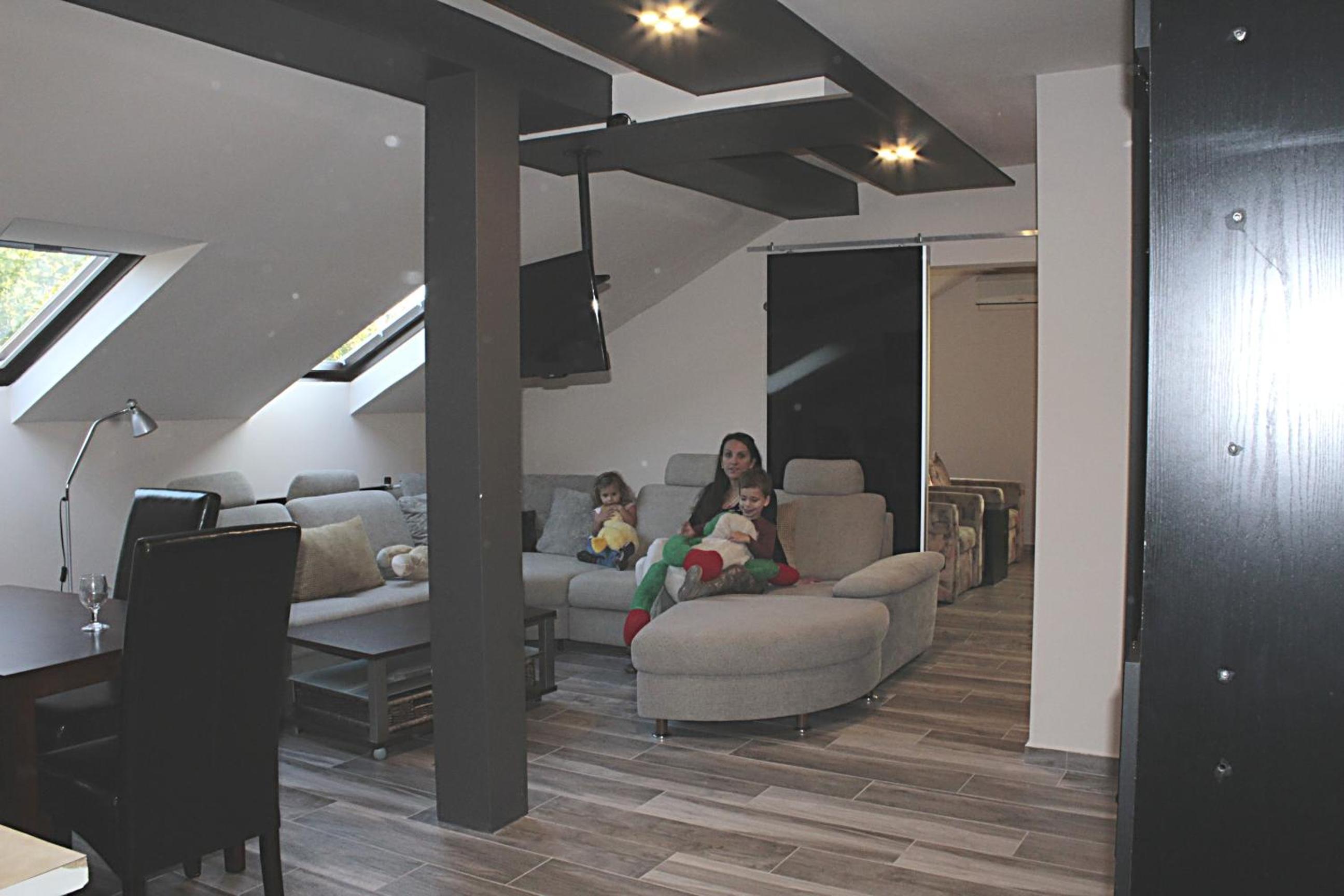 One-Bedroom Apartment - Photo 15
