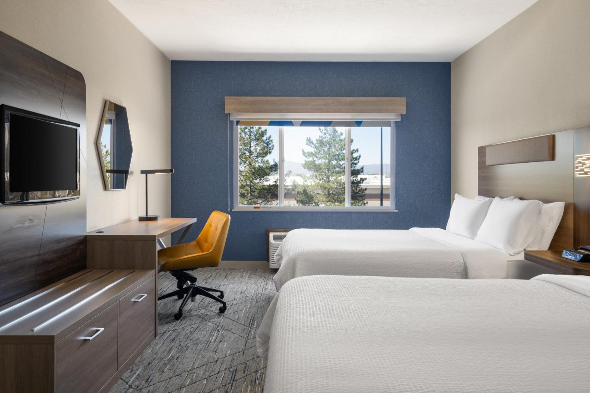 Queen Suite with Two Queen Beds - Photo 1