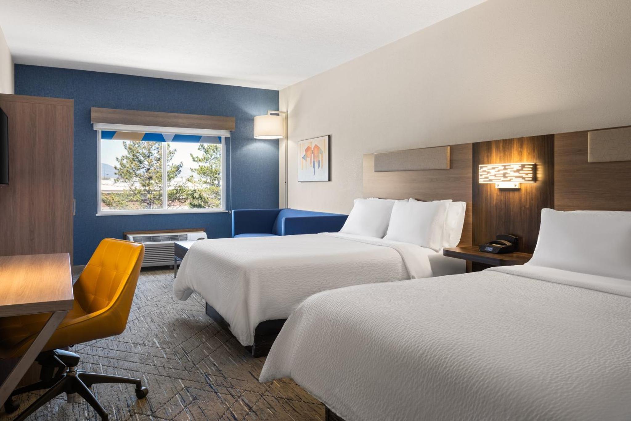 Standard Room with Two Queen Beds - Communications Accessible Tub - Photo 3