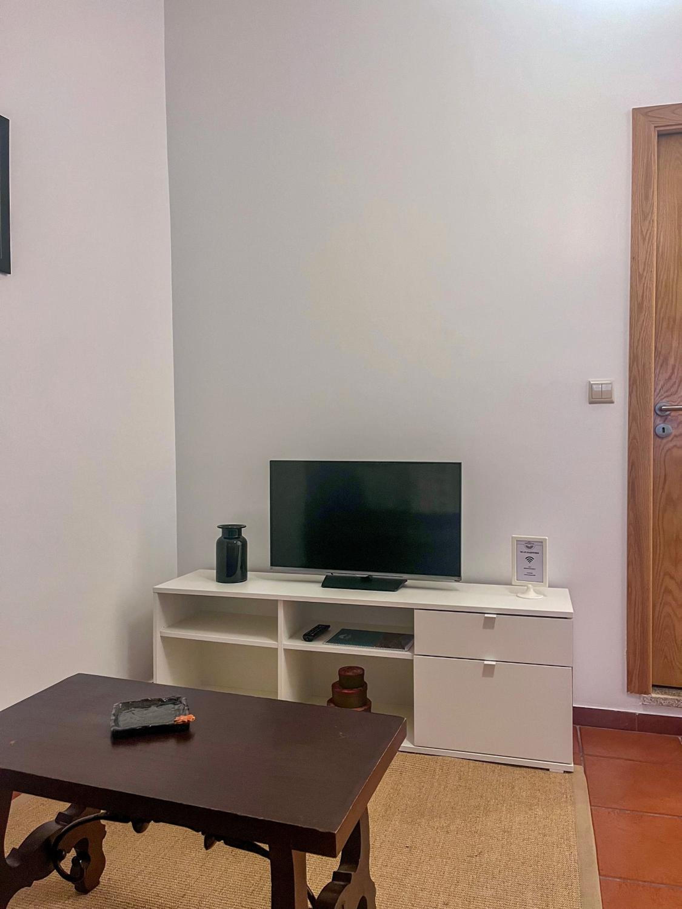 One-Bedroom Apartment - Photo 5