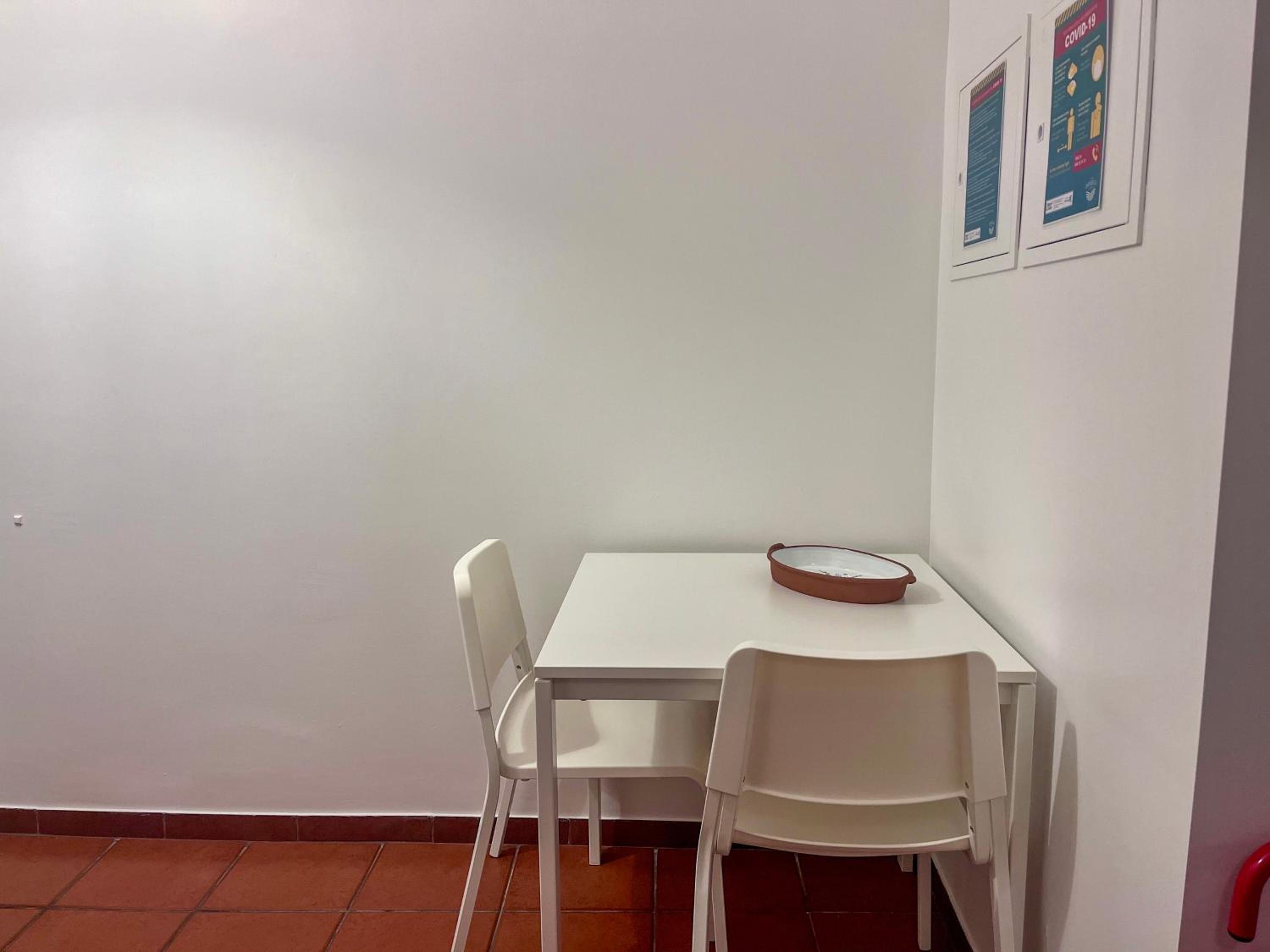 One-Bedroom Apartment - Photo 8