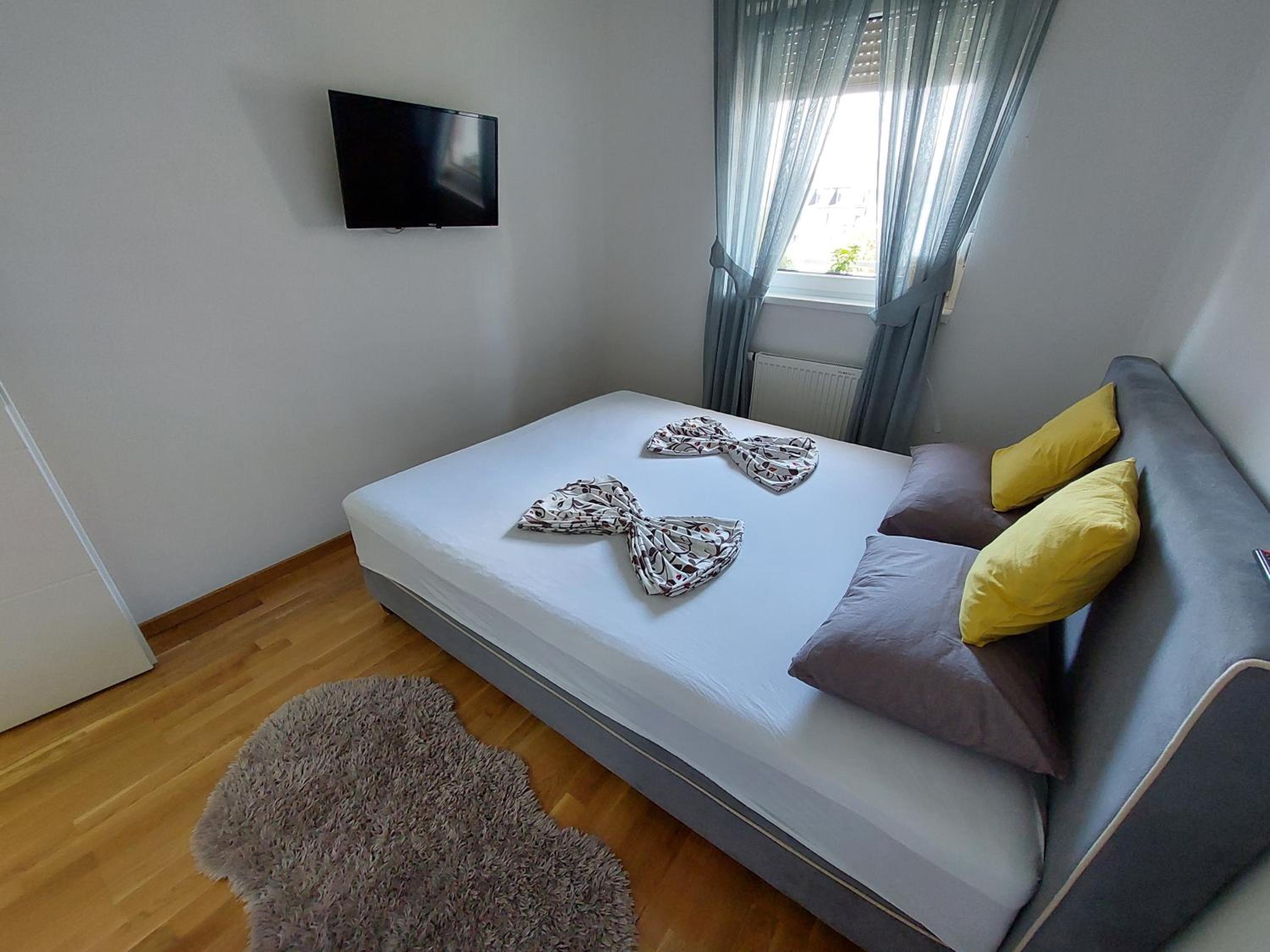 One-Bedroom Apartment photo 2