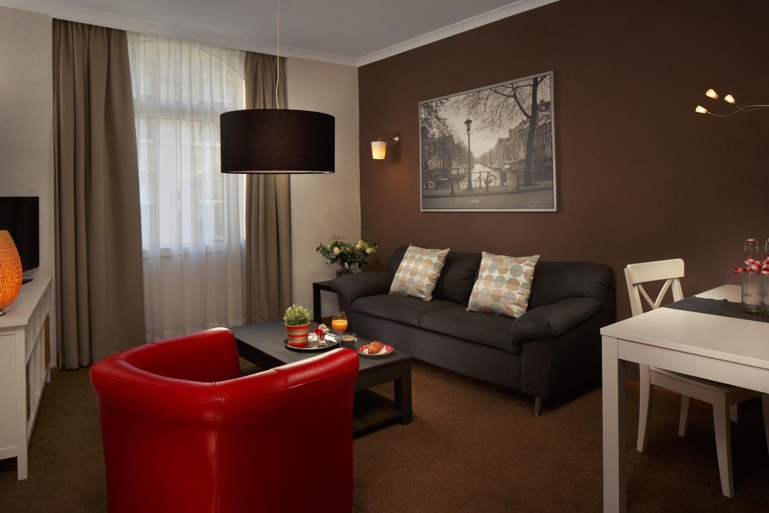Family Room photo 3