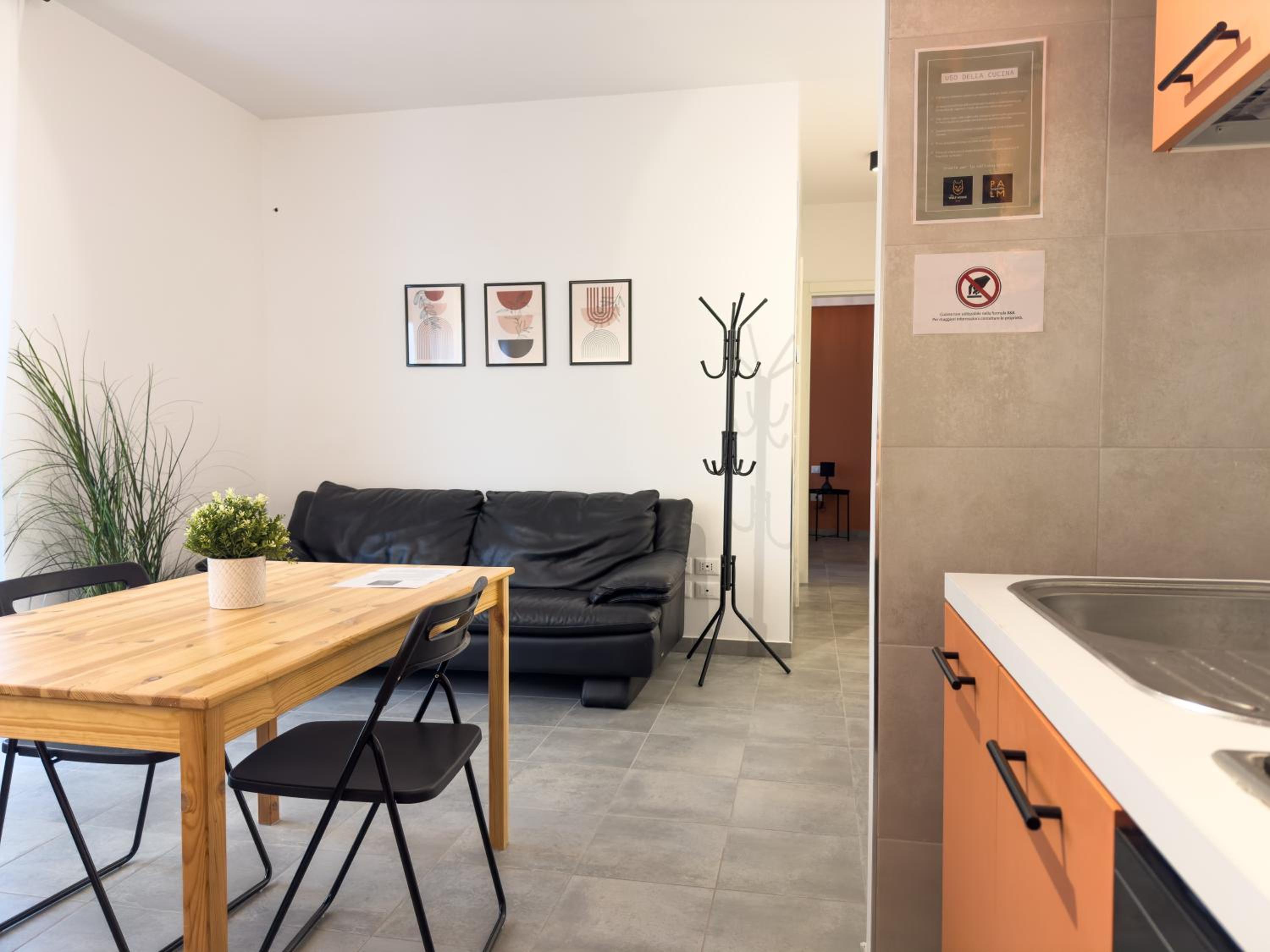 One-Bedroom Apartment with Balcony and Mountain View   photo 2