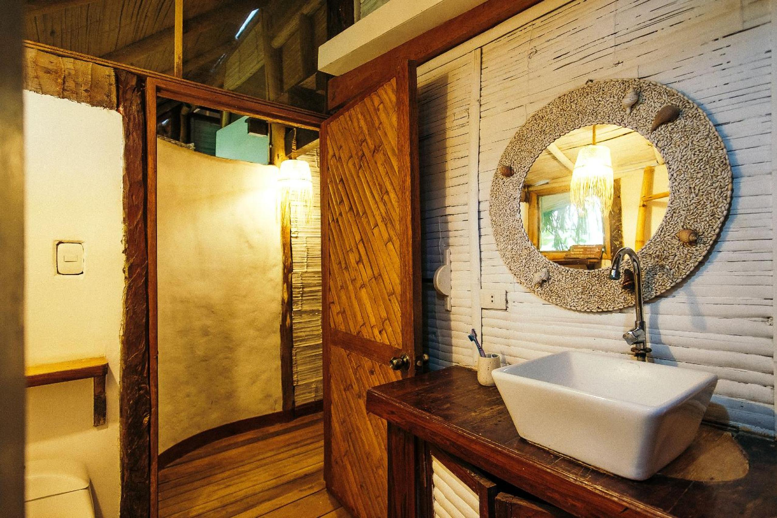 Economy Triple Room with Shared Bathroom photo 3