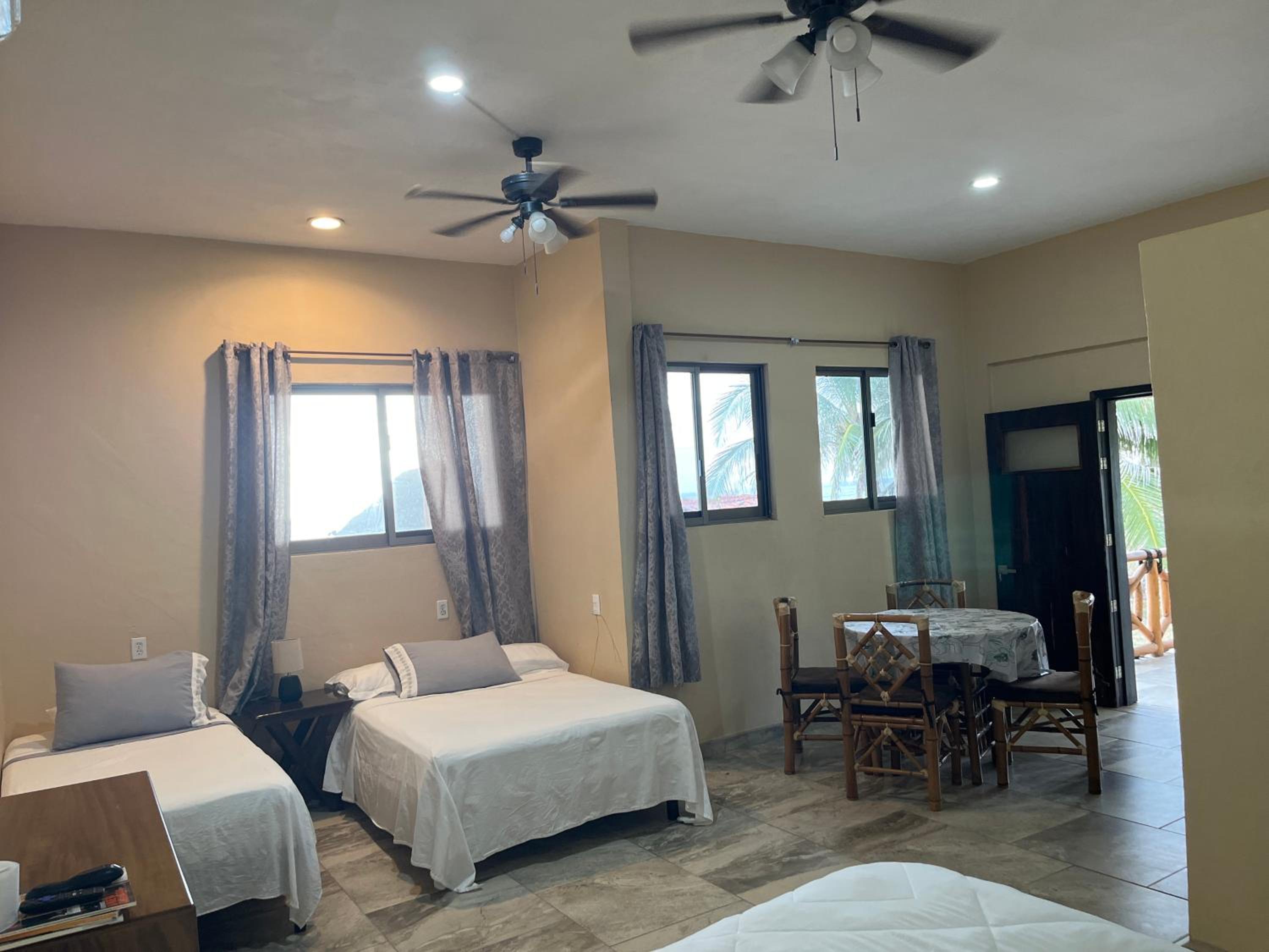 Deluxe Bungalow with Sea View - Photo 9