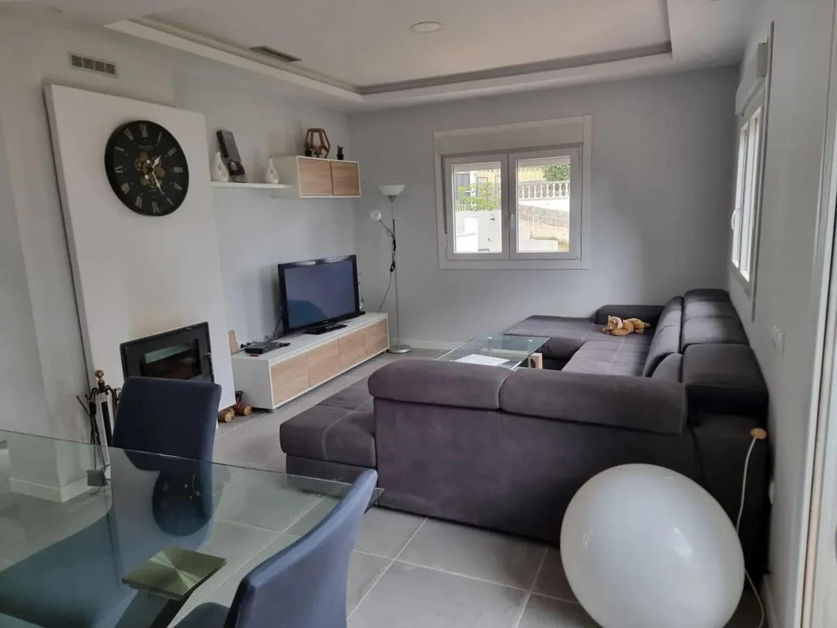 Three-Bedroom Villa photo 3