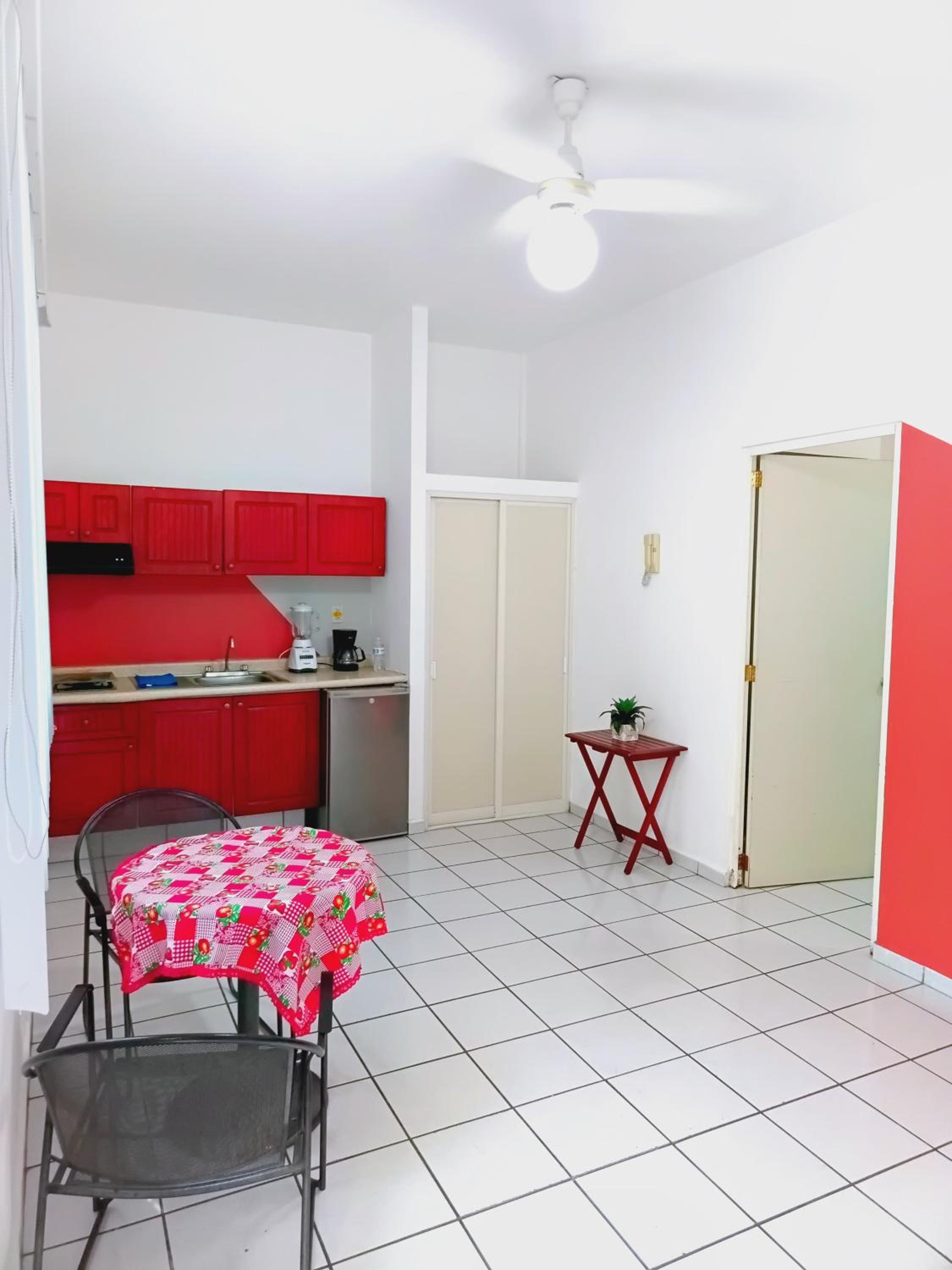 Economy Quadruple Room with Shared Bathroom photo 3