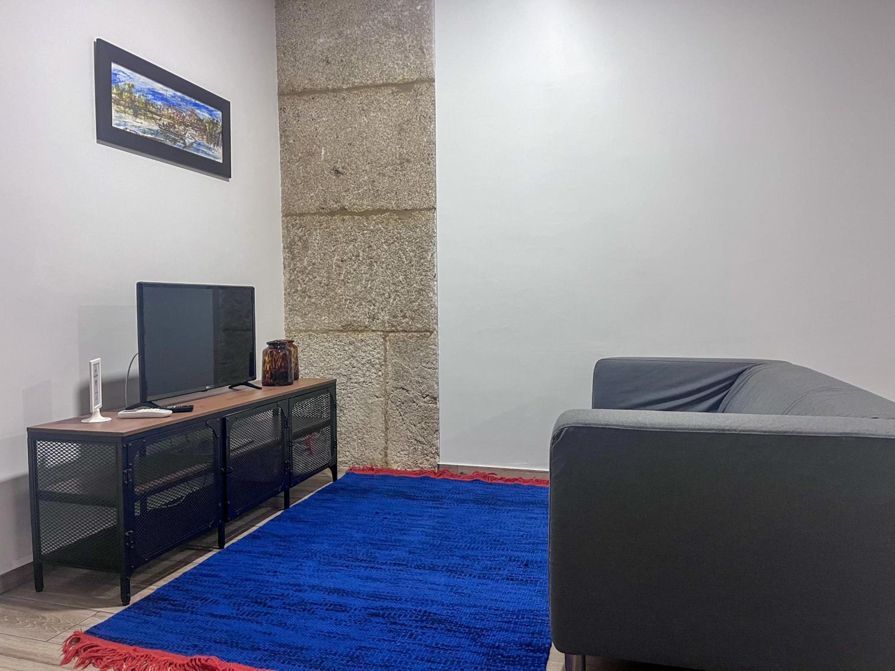 One-Bedroom Apartment - Photo 9