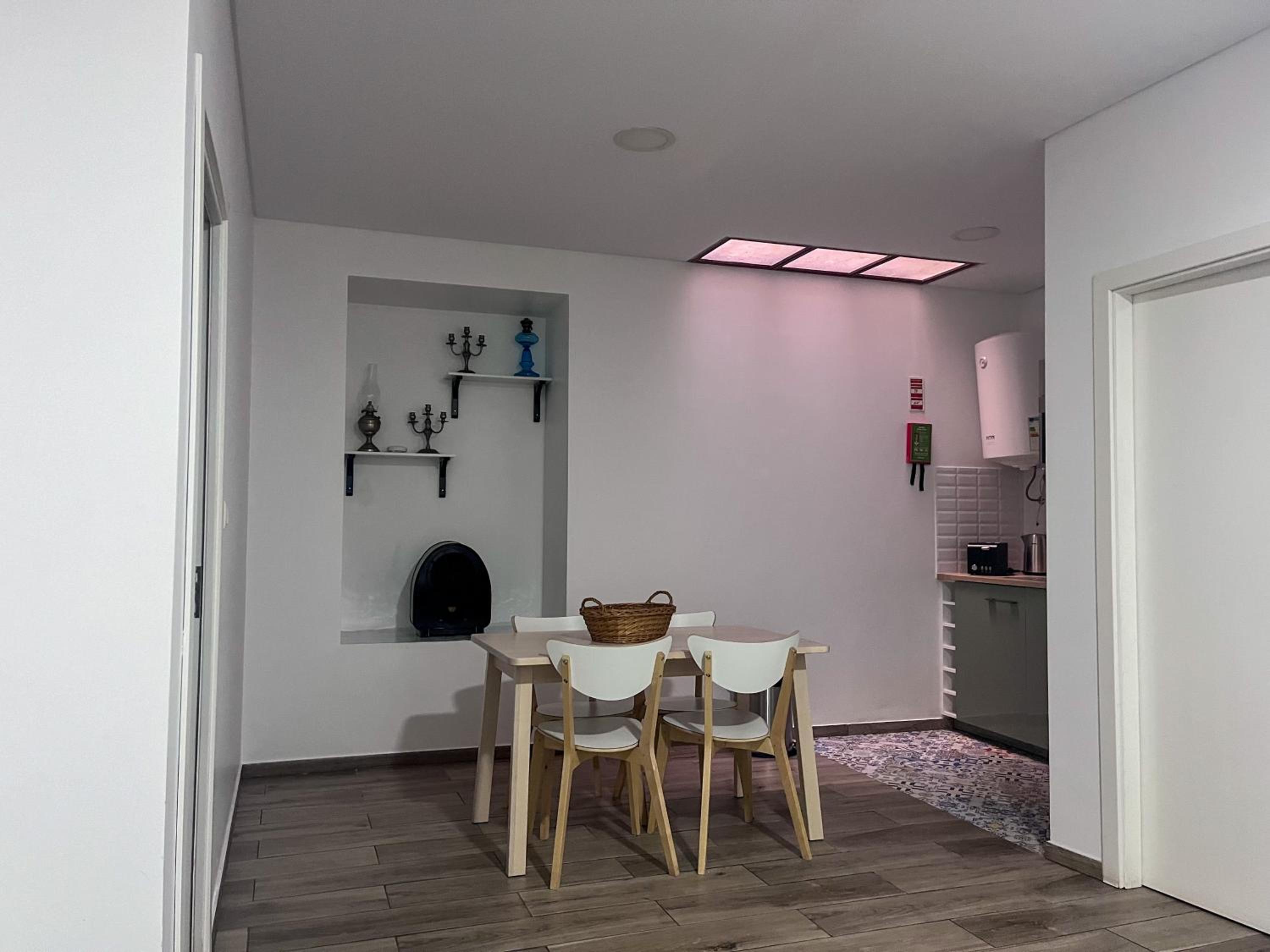 One-Bedroom Apartment - Photo 4