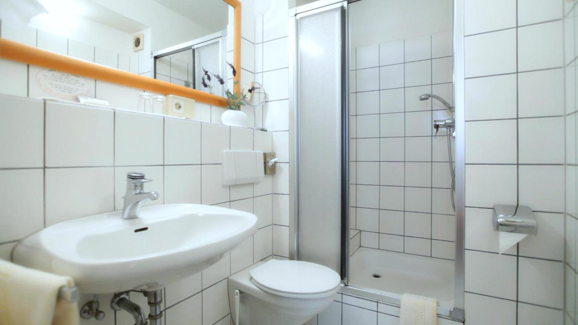 Standard Double Room - Photo 5
