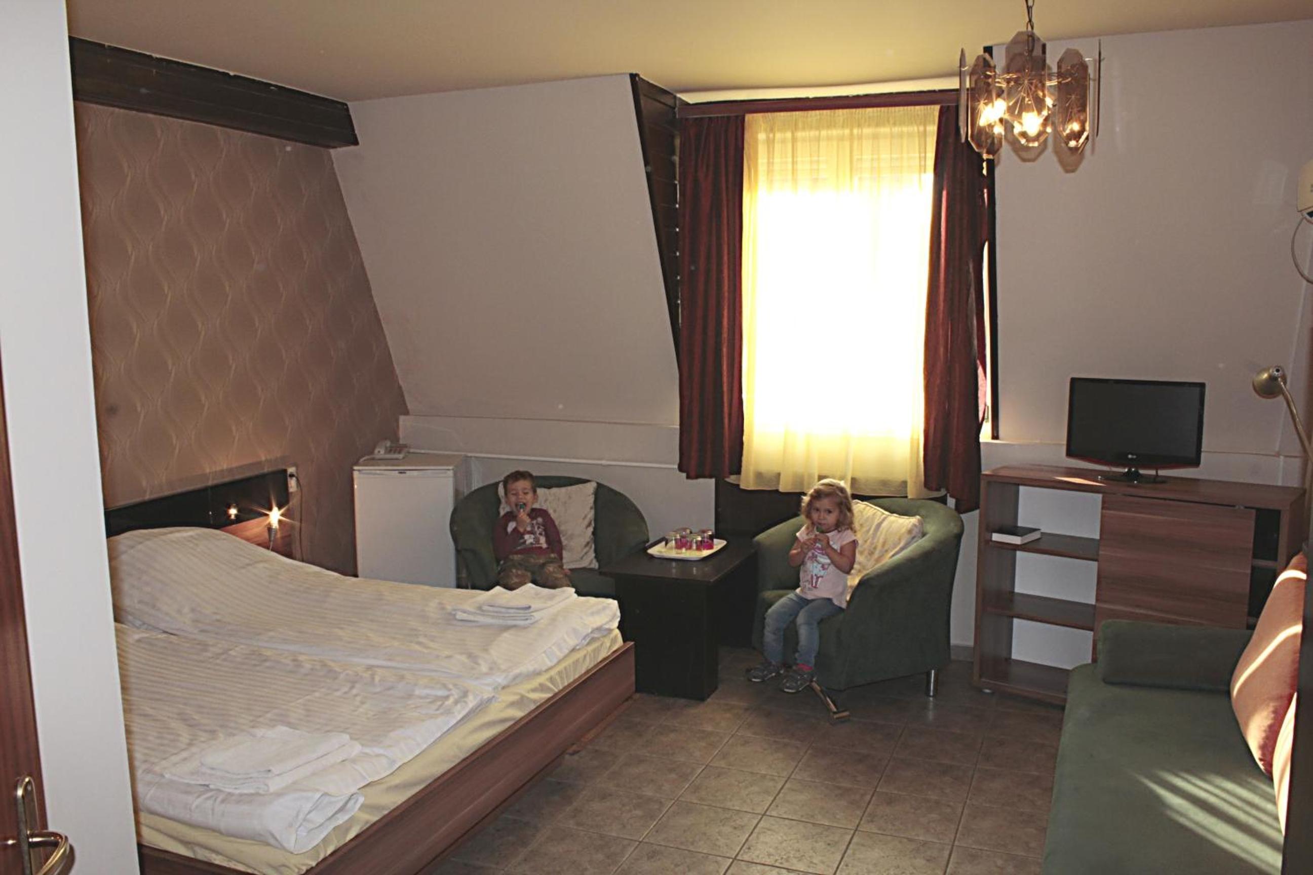 Double Room - Photo 10