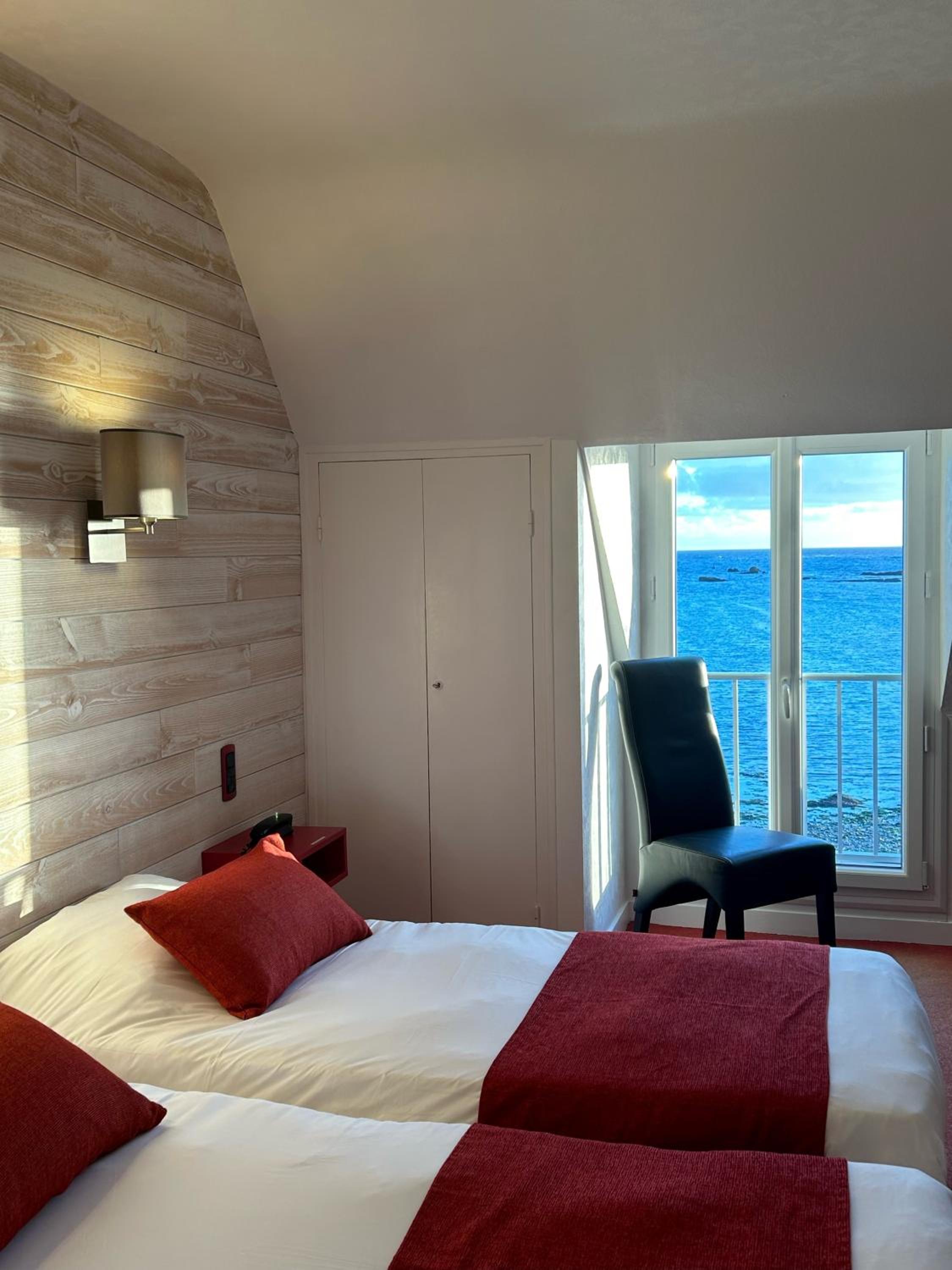 Room with Sea View - Photo 1