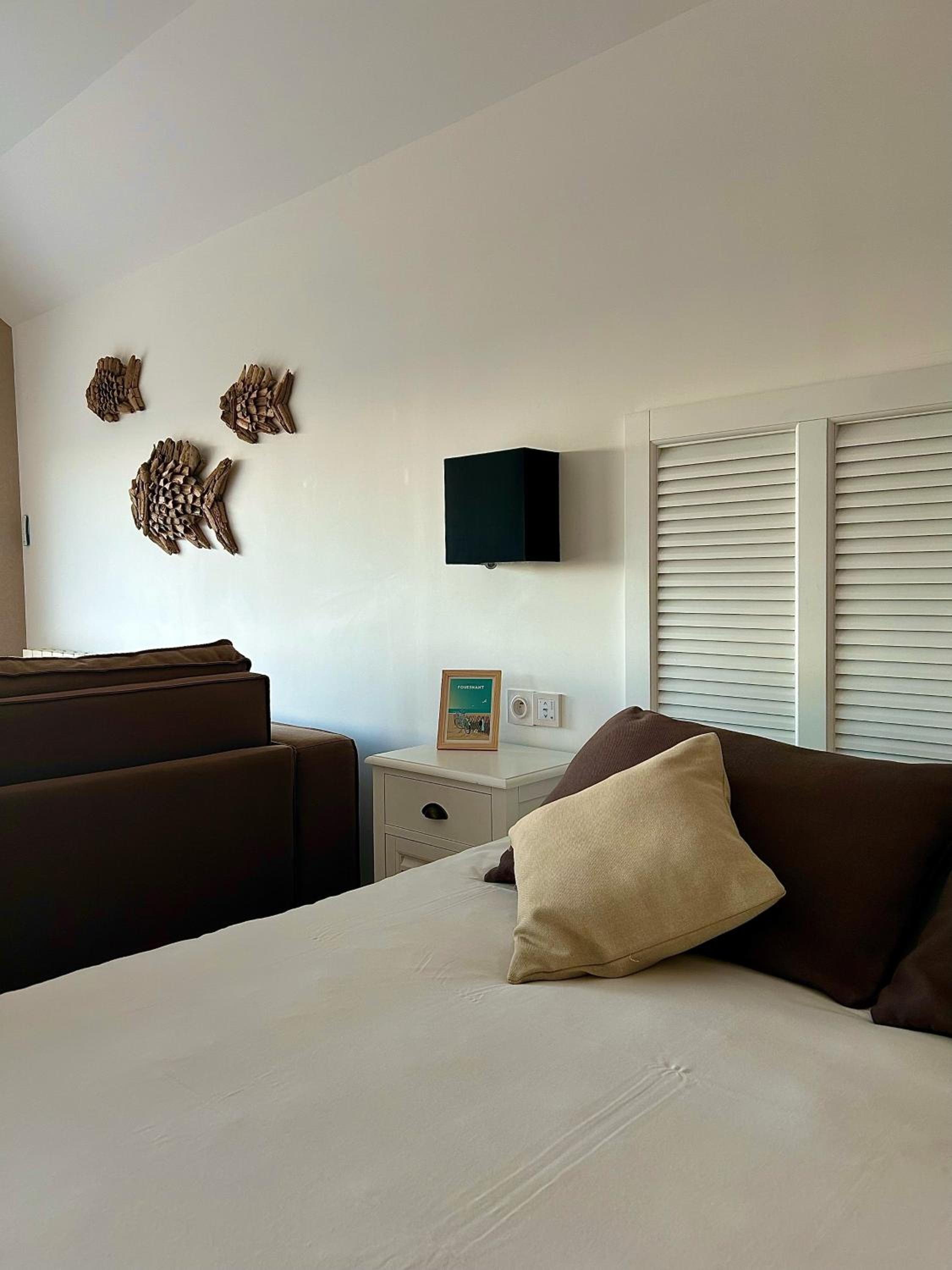 Superior Room with Sea View - Photo 7