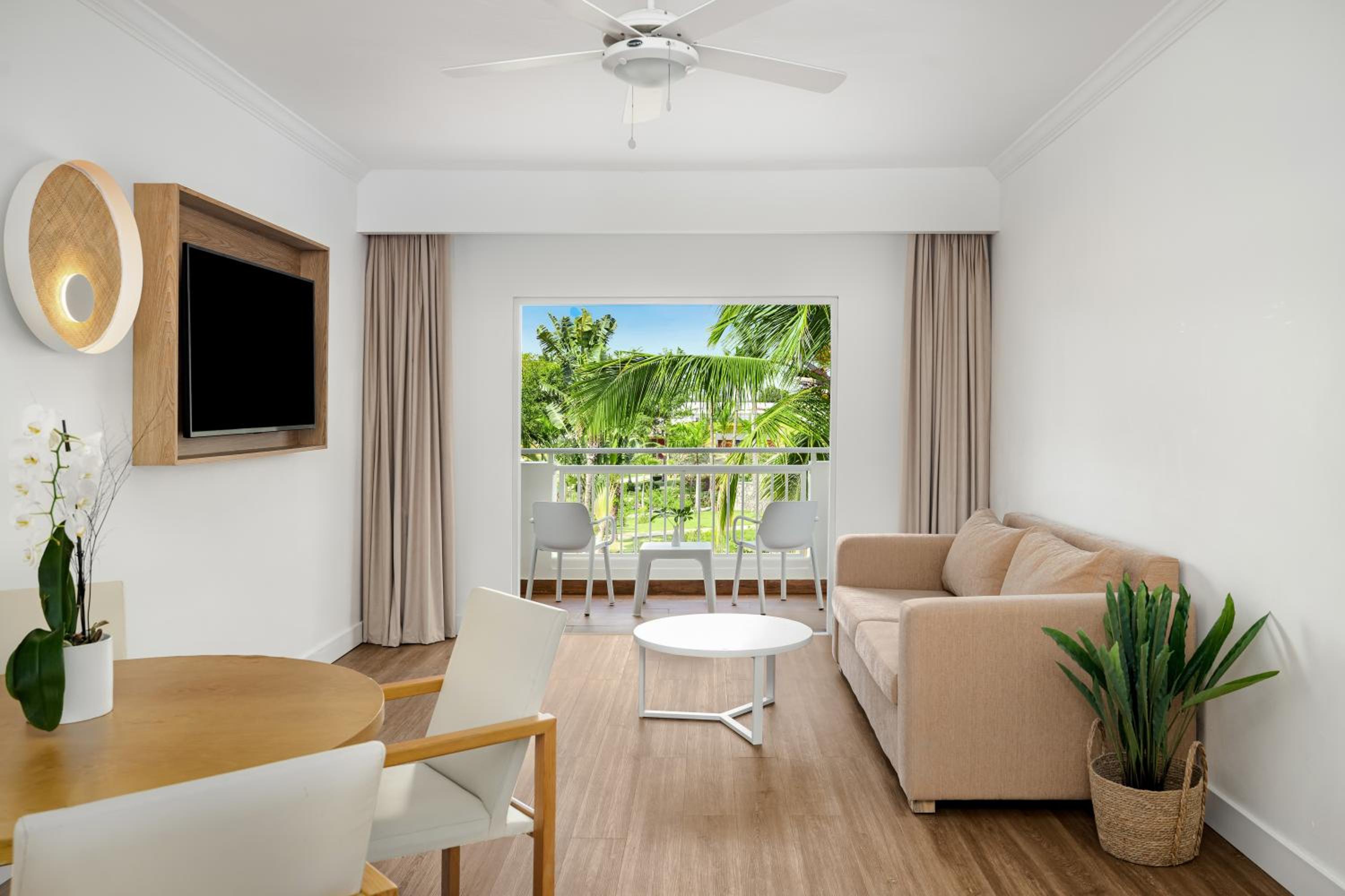Deluxe Tropical View King