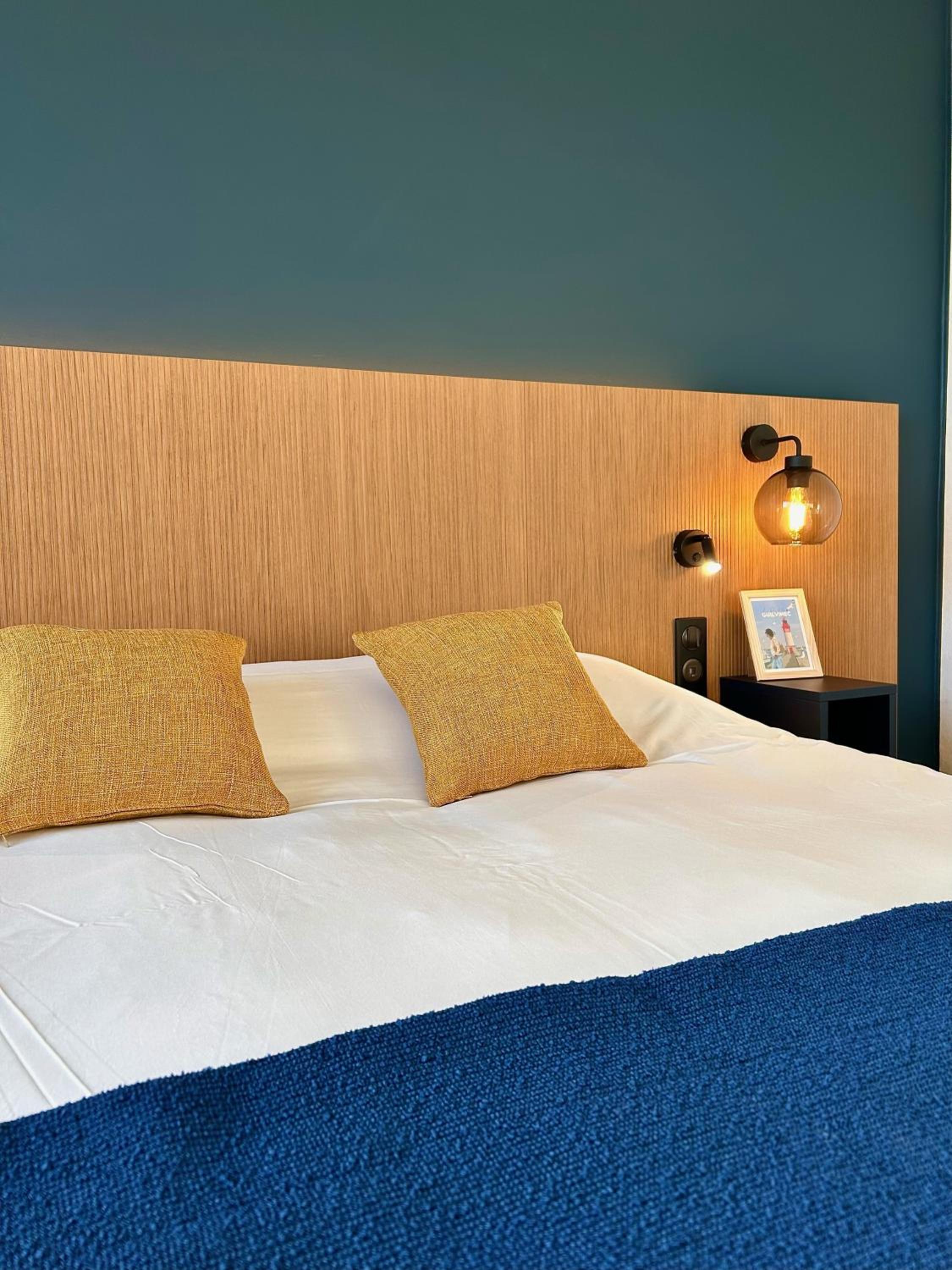 Double Room with Balcony and Sea View - Photo 7