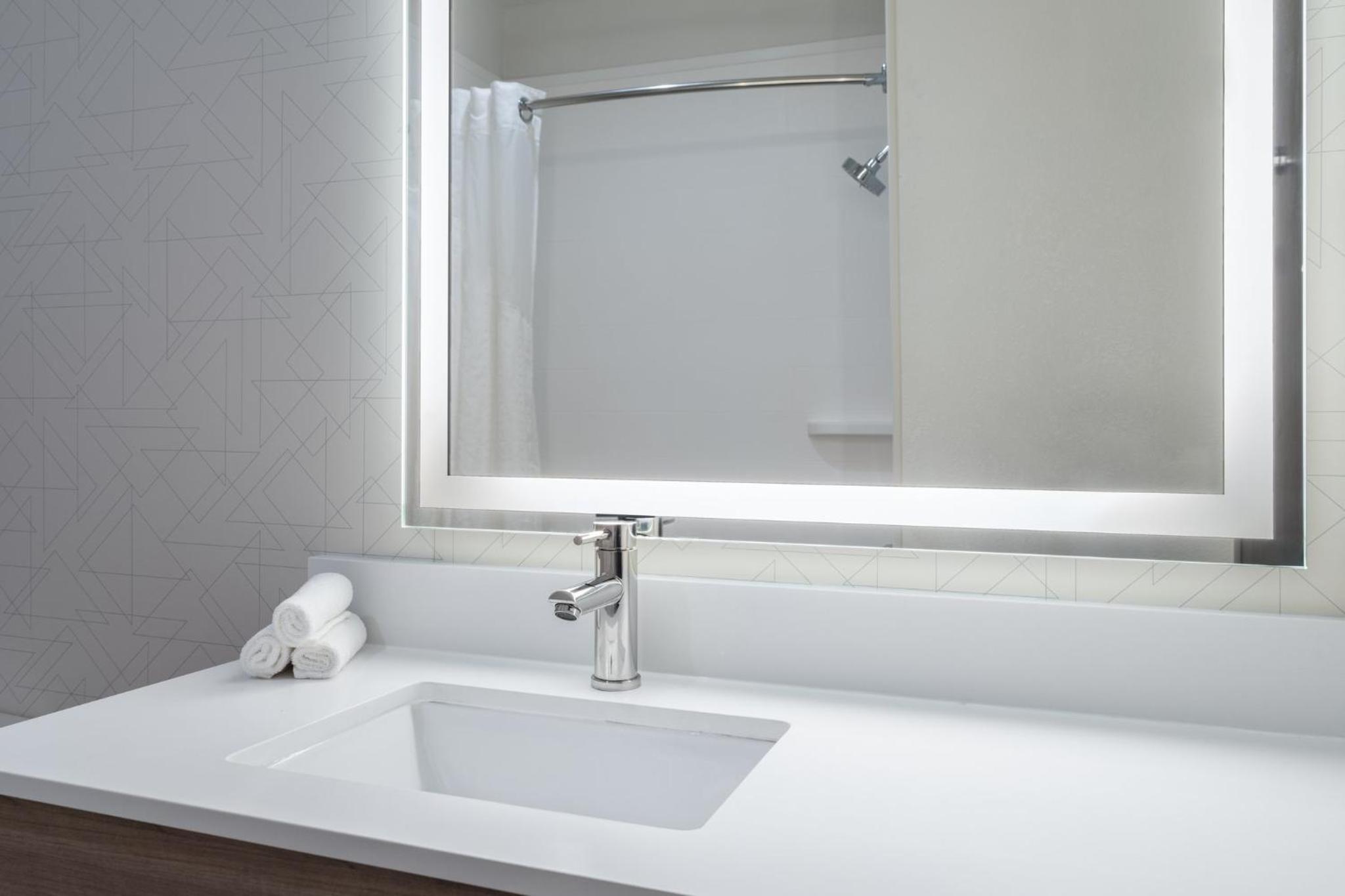 Queen Suite - Photo 3