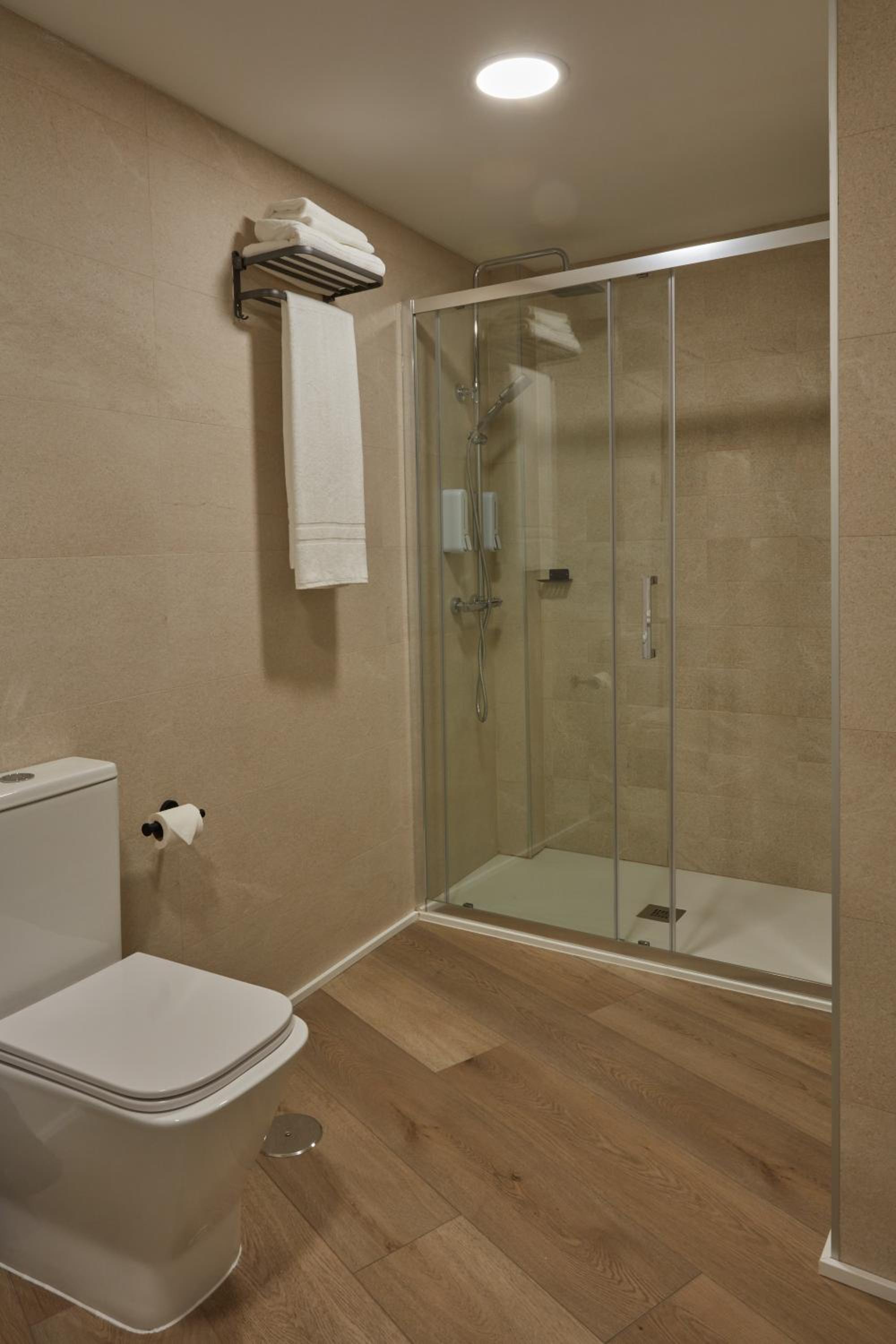 One-Bedroom Apartment photo 2