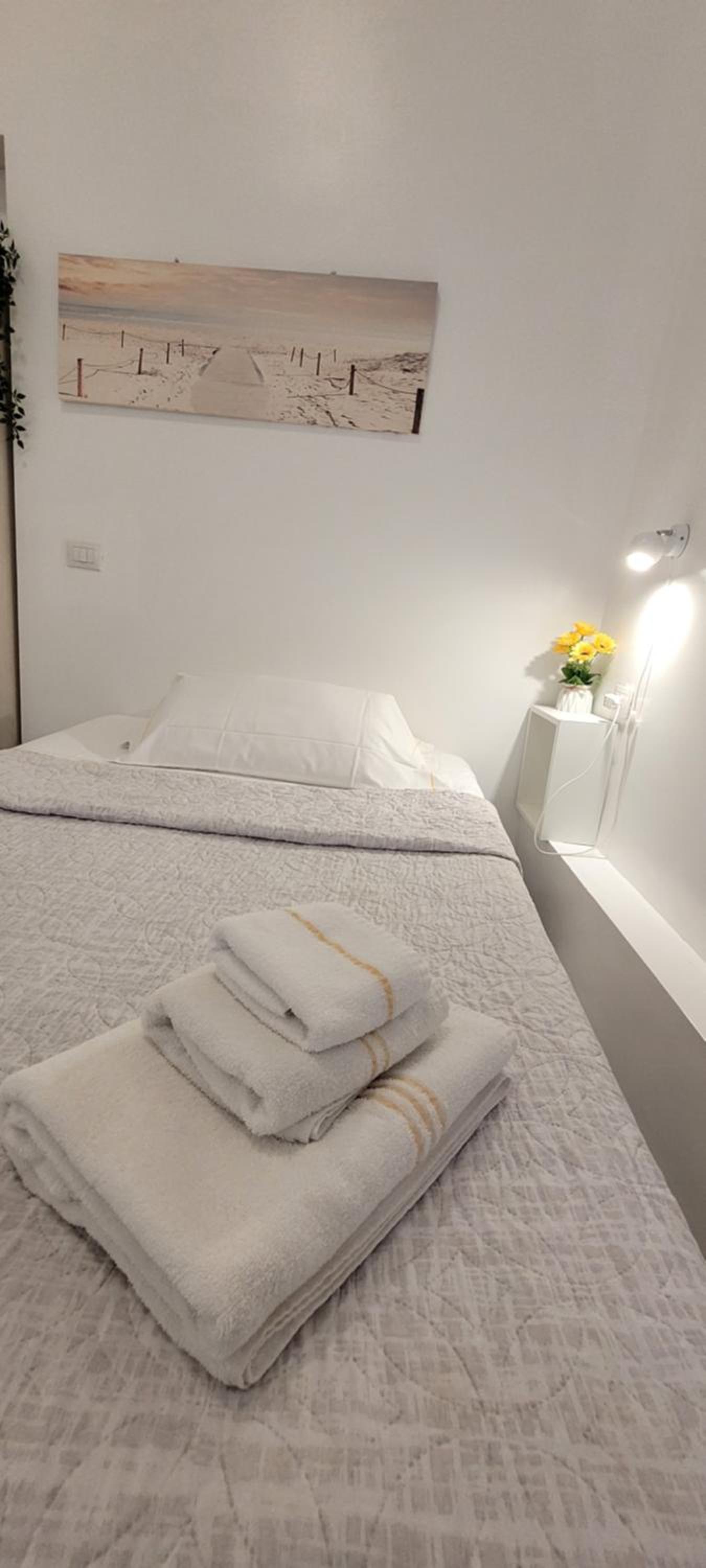 Single Room with Private Bathroom photo 3