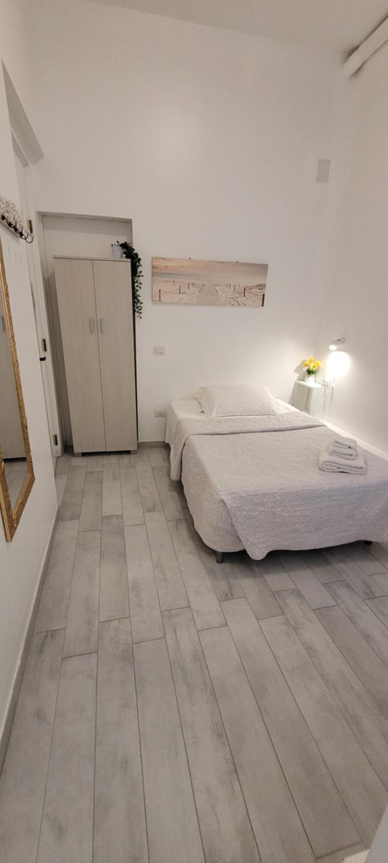 Single Room with Private Bathroom photo 1