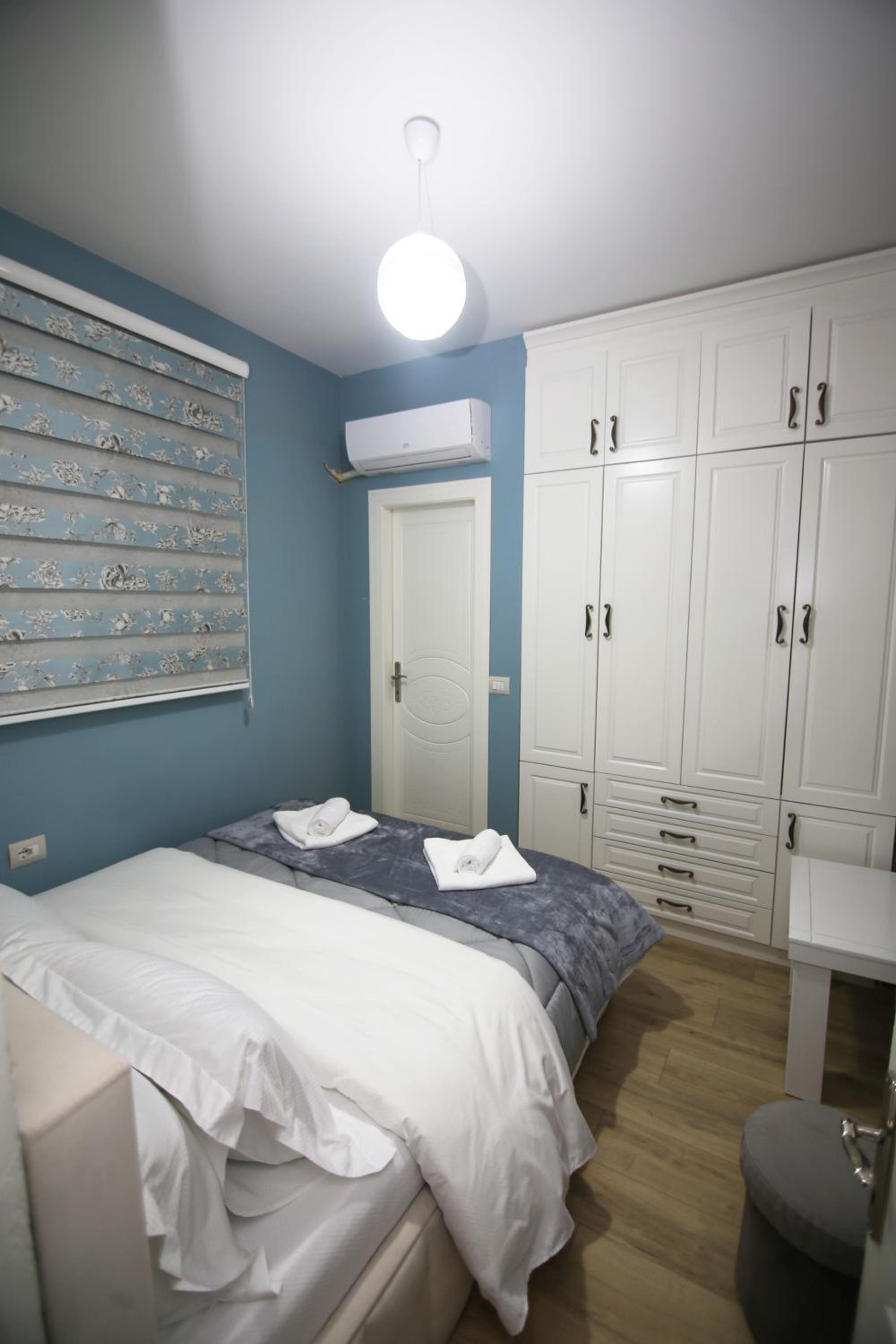 Queen Room photo 1