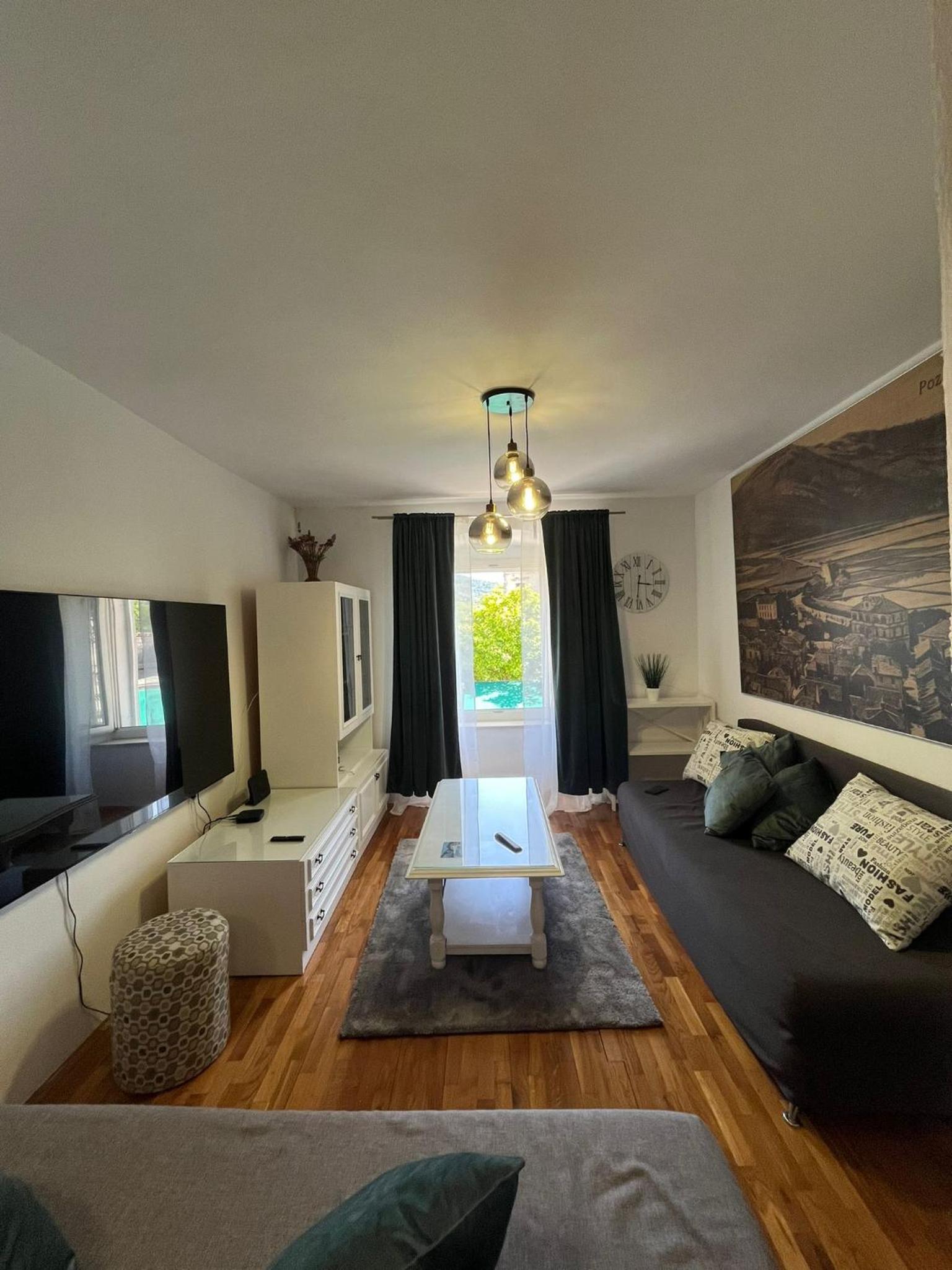One-Bedroom Apartment with City View photo 3