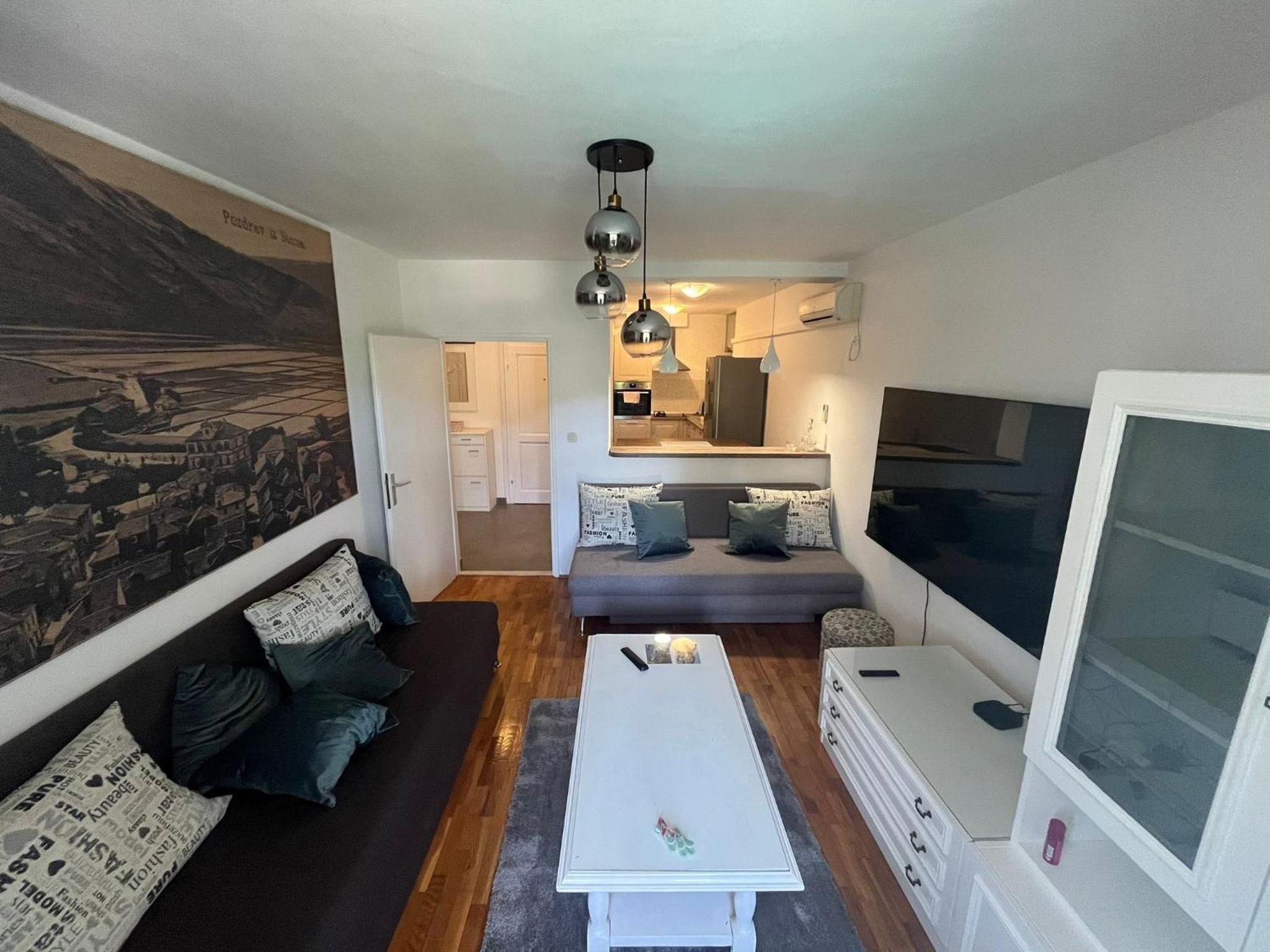 One-Bedroom Apartment with City View photo 2