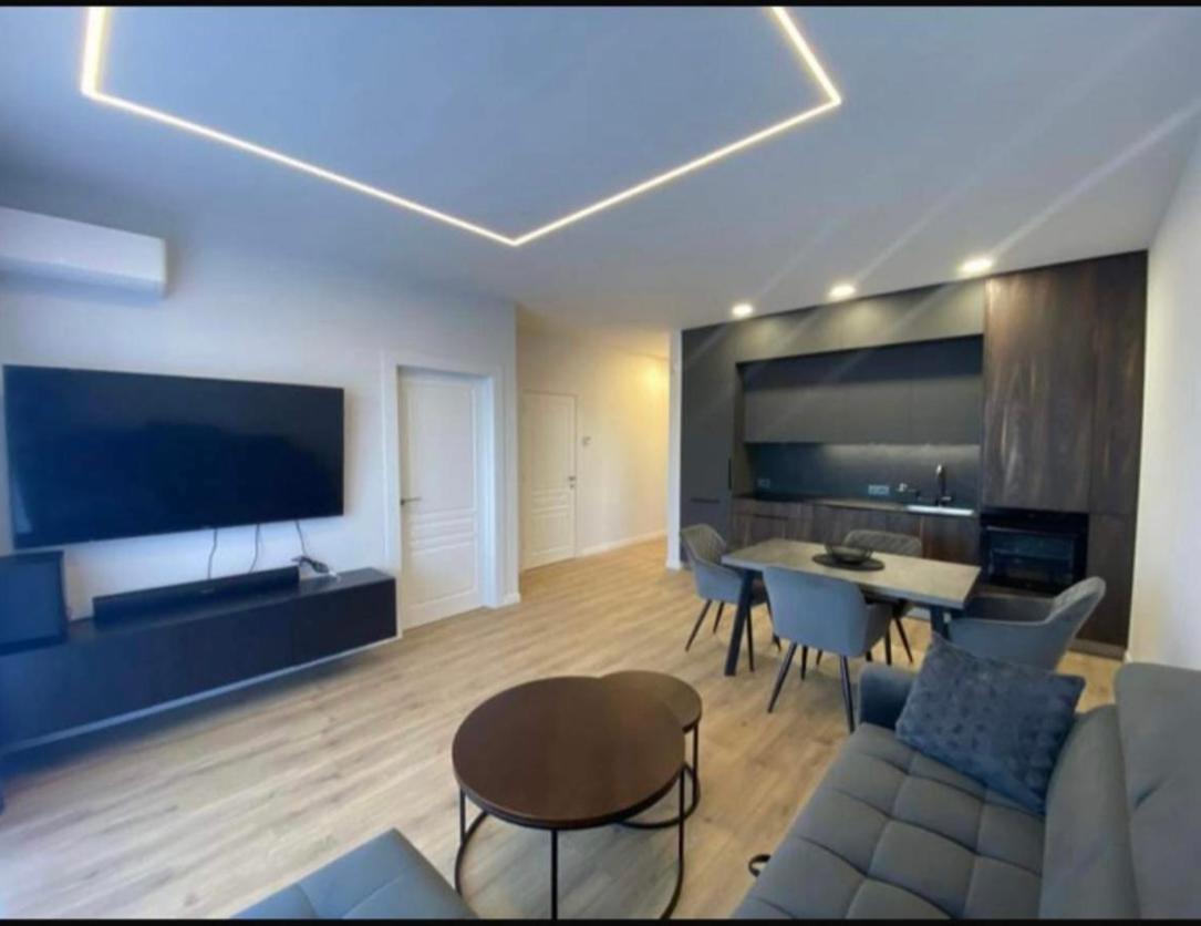 One-Bedroom Apartment with Terrace photo 1