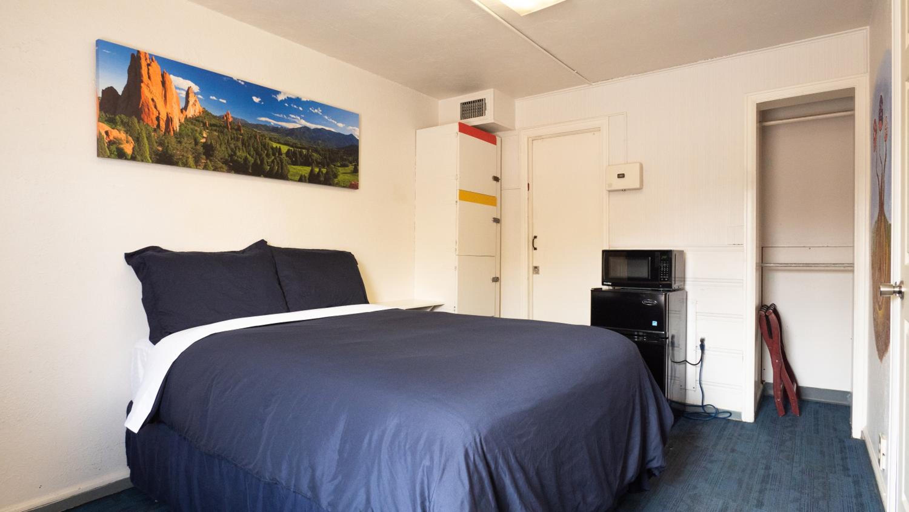 Deluxe Double Room with Bath - Photo 5