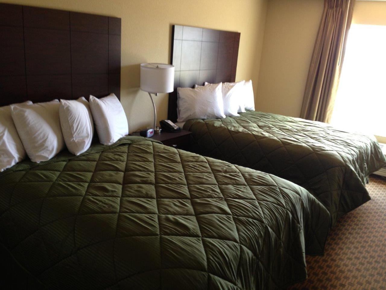 Queen Room with Two Queen Beds - Disability Access photo 1